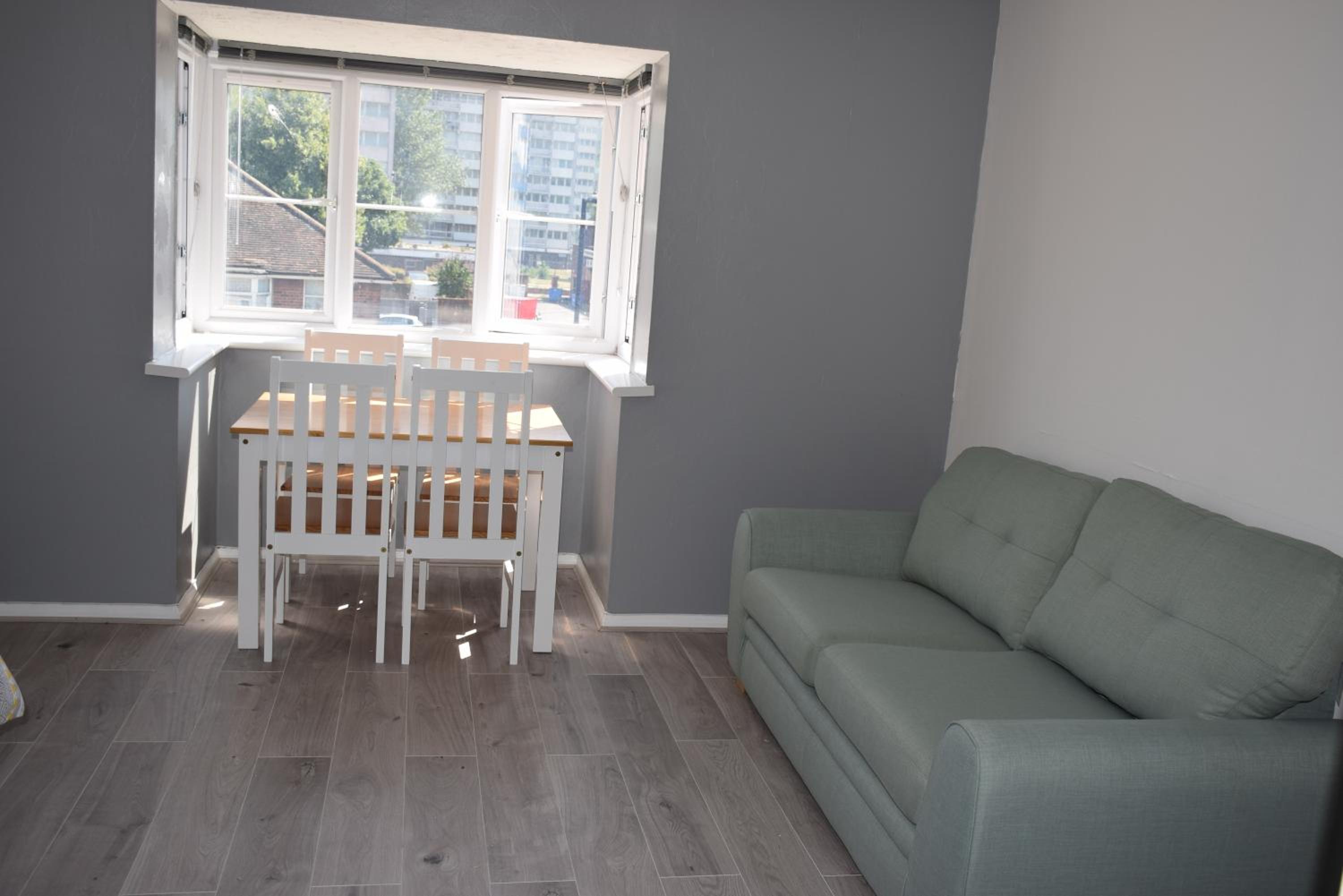 1 Bedroom Apartment Ponders End