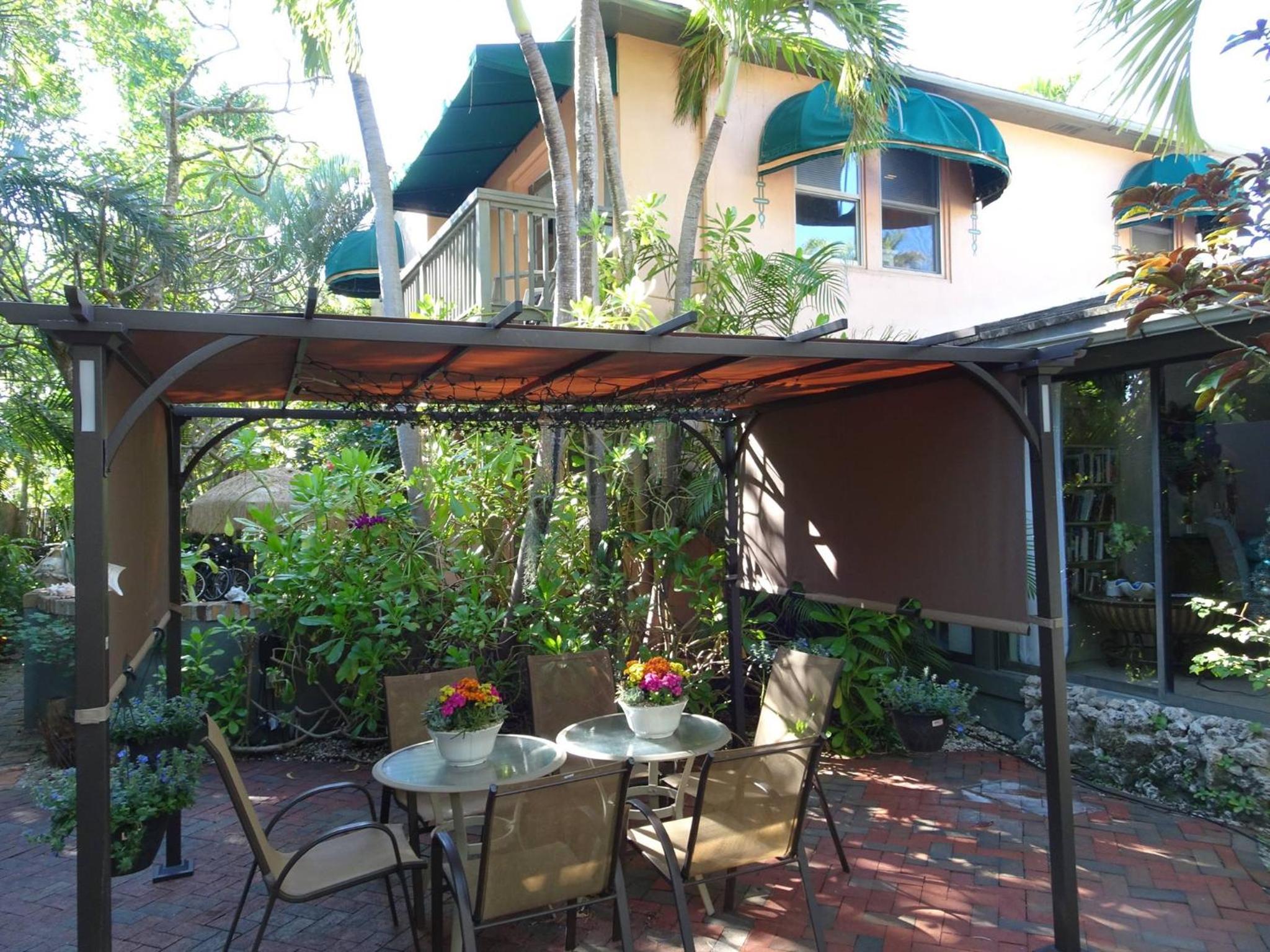 Suite Dreams Inn by the beach