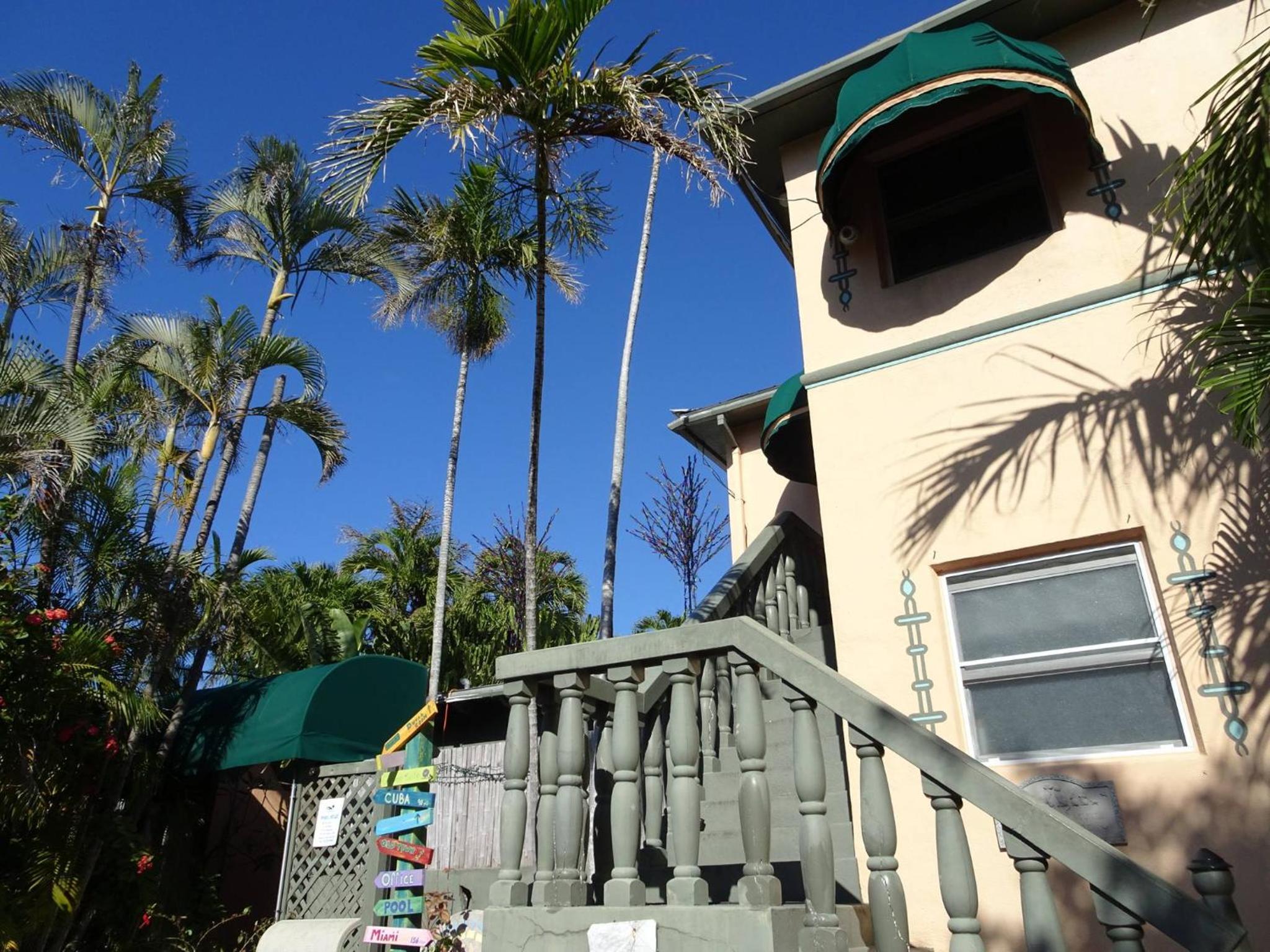 Suite Dreams Inn by the beach