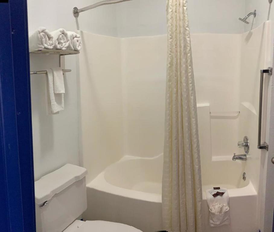 Budget Inn & Suites