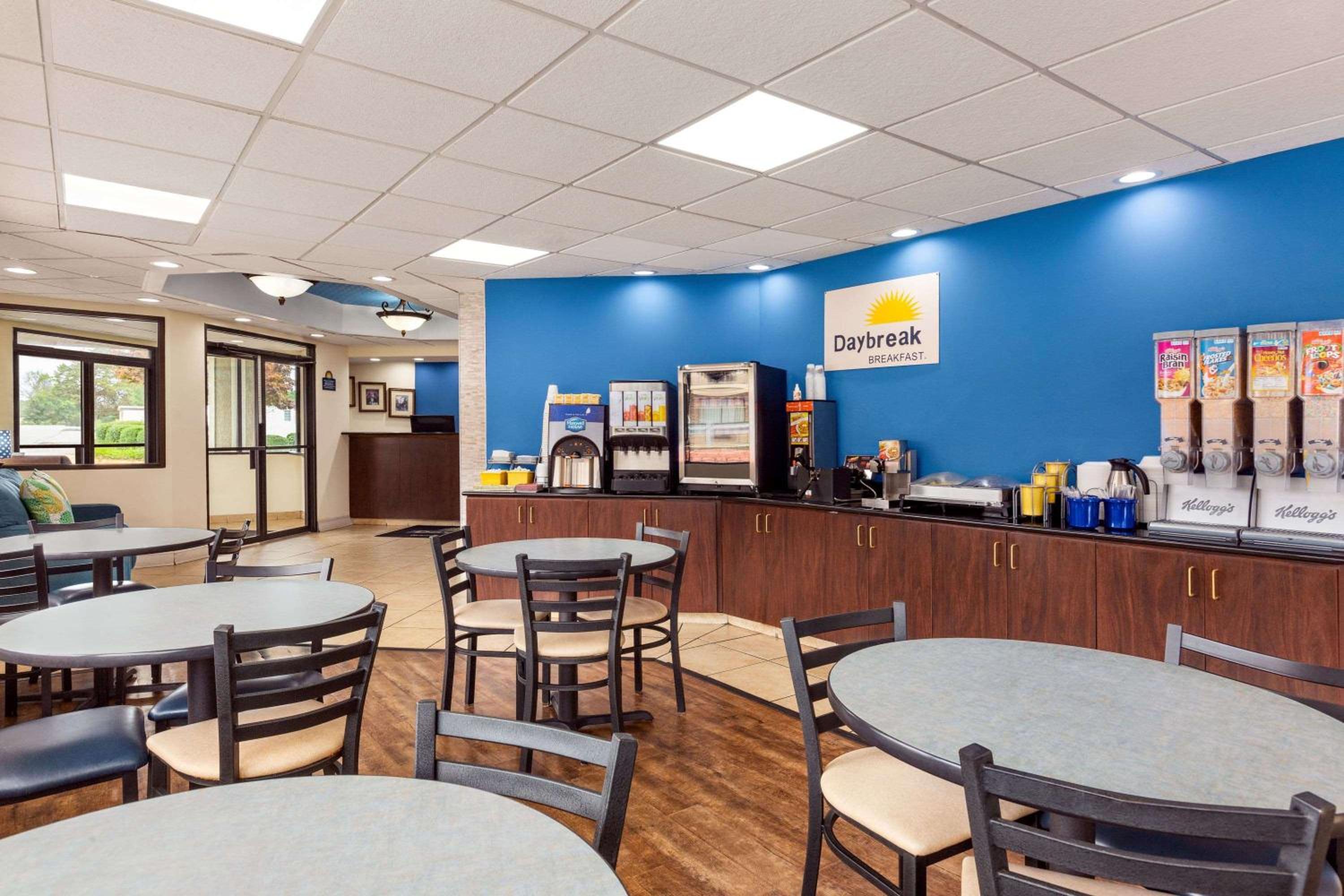 Days Inn by Wyndham Weldon Roanoke Rapids - Property Image 17