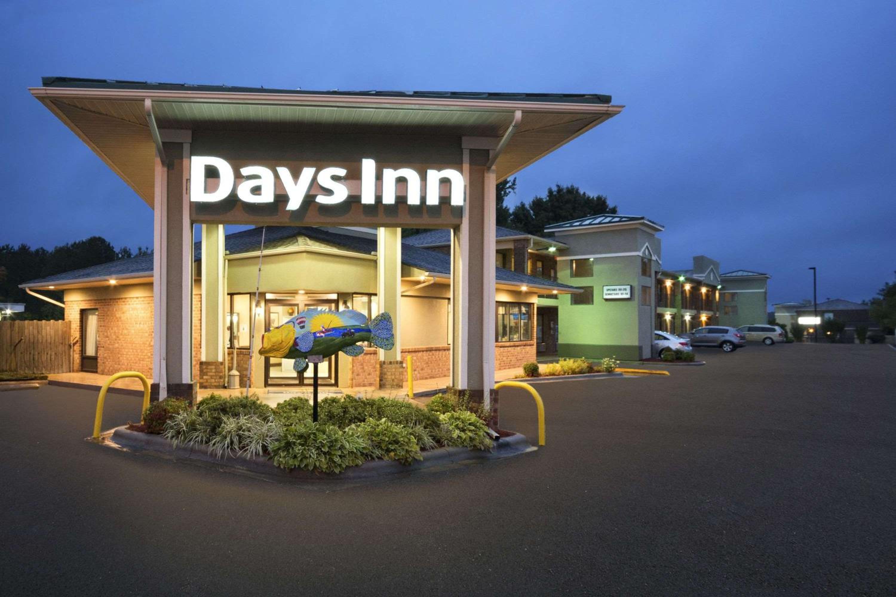 Roanoke Rapids Vacations - Days Inn by Wyndham Weldon Roanoke Rapids - Property Image 1