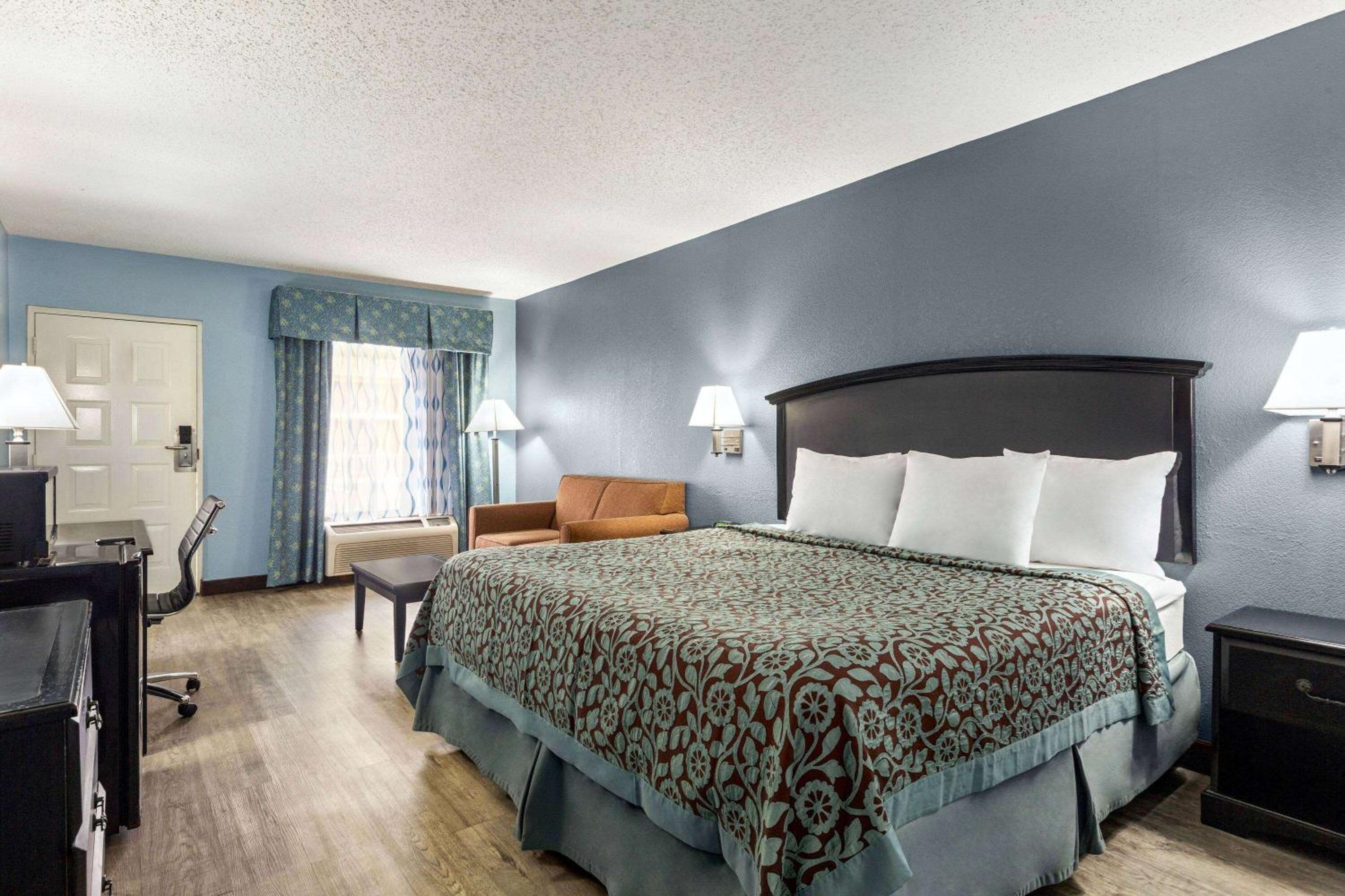 Days Inn by Wyndham Weldon Roanoke Rapids - Property Image 22