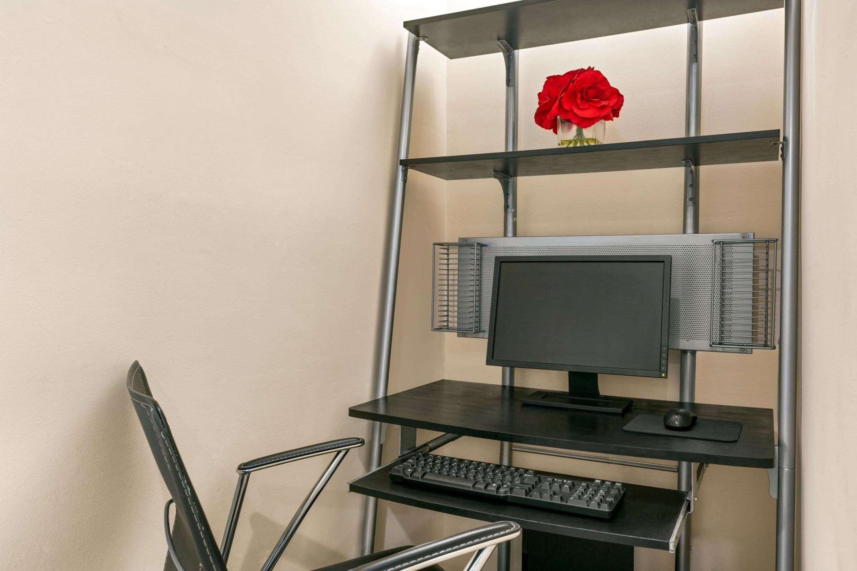 Days Inn by Wyndham Weldon Roanoke Rapids - Property Image 10