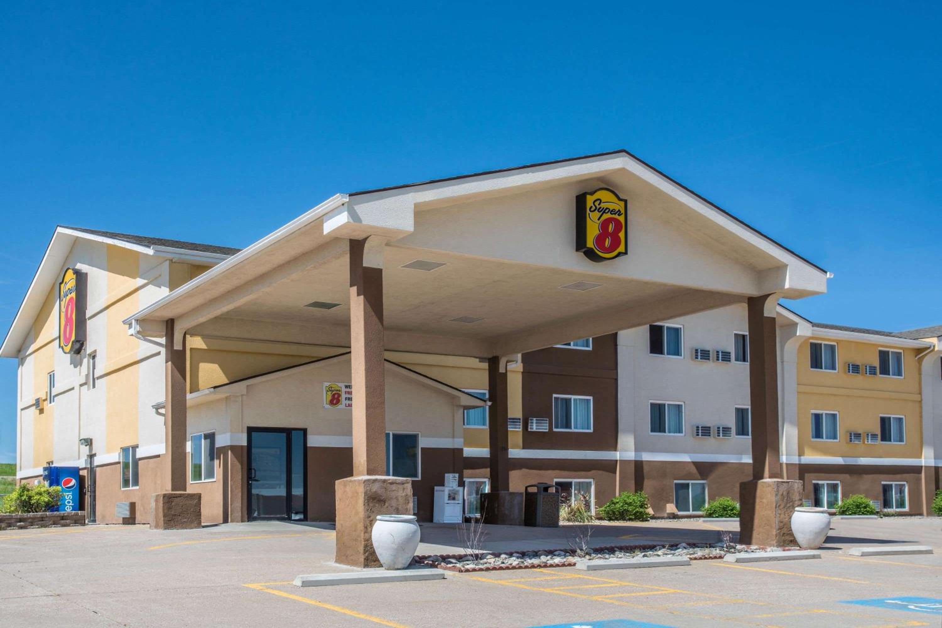 Gillette Vacations - Super 8 by Wyndham Gillette - Property Image 1