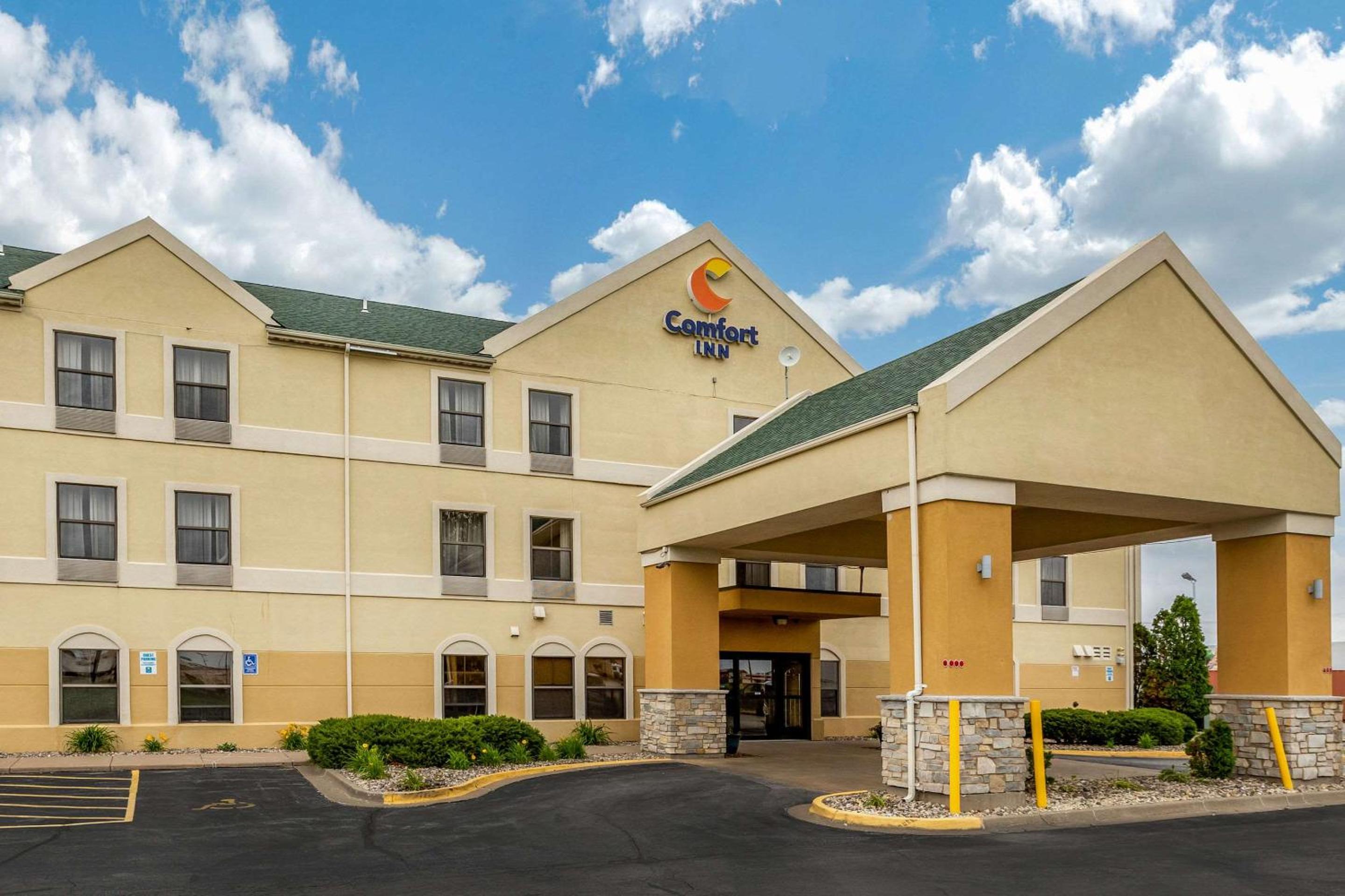 Comfort Inn Walcott near Davenport view 3
