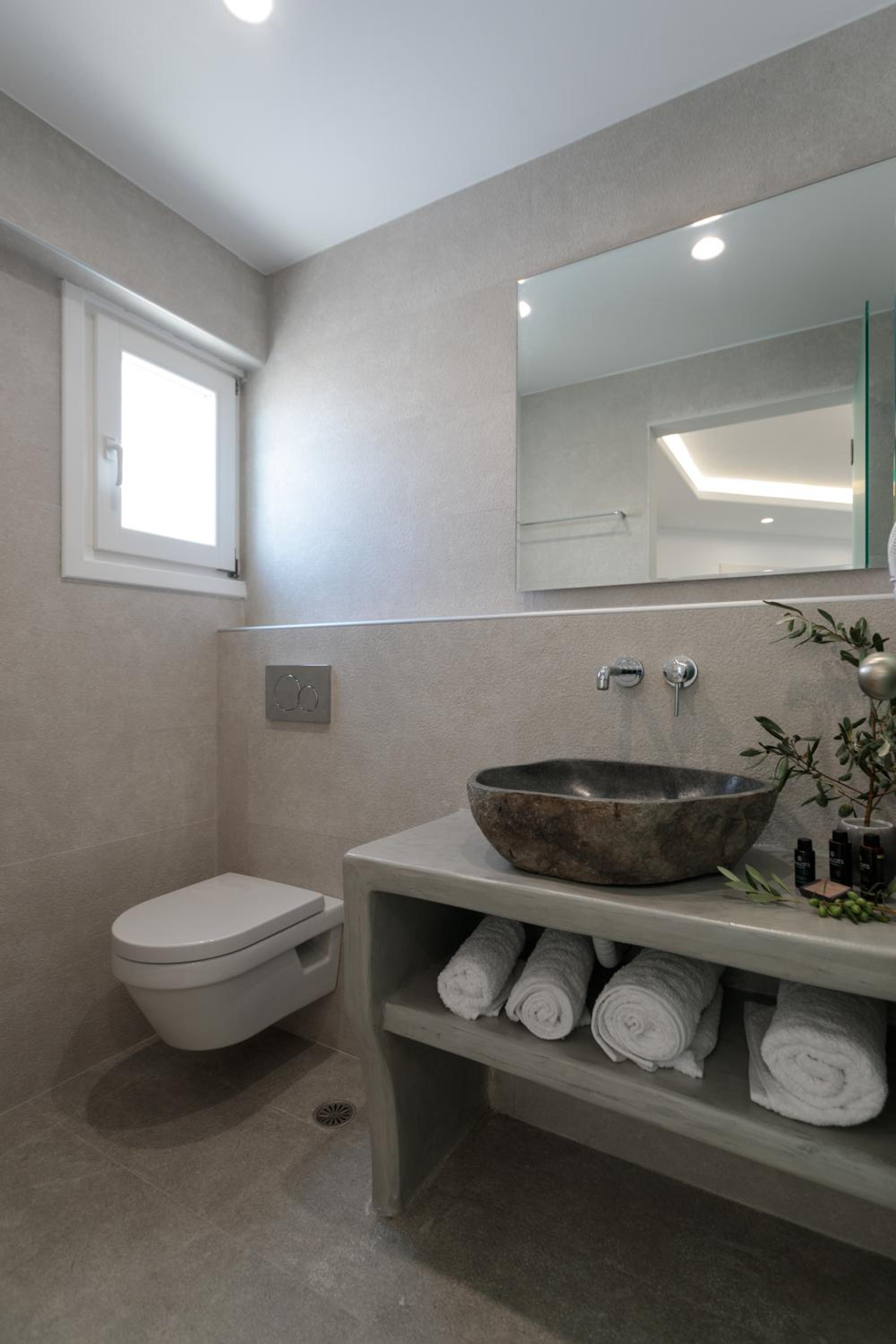 Iades Studios & Apartments