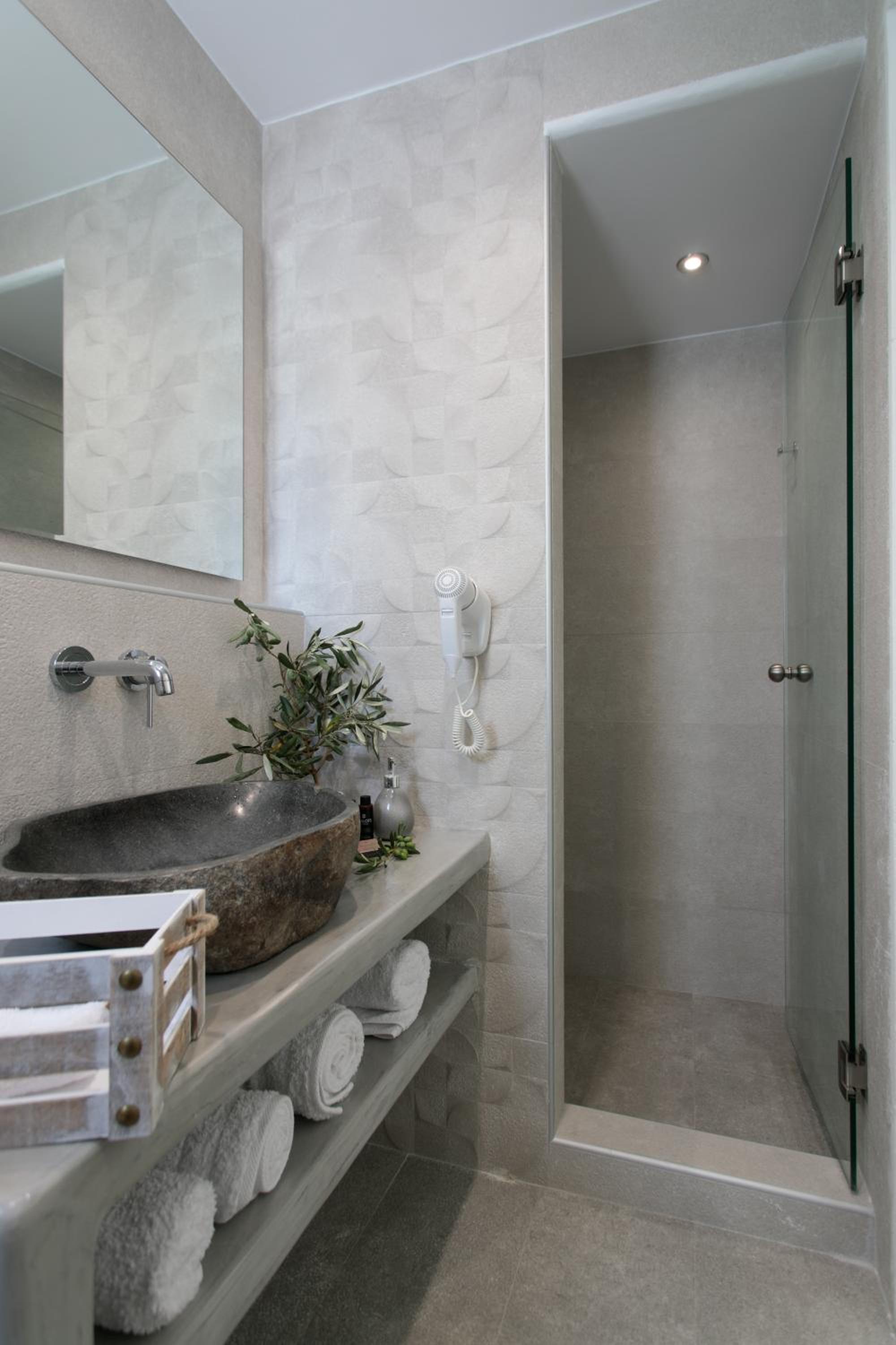 Iades Studios & Apartments