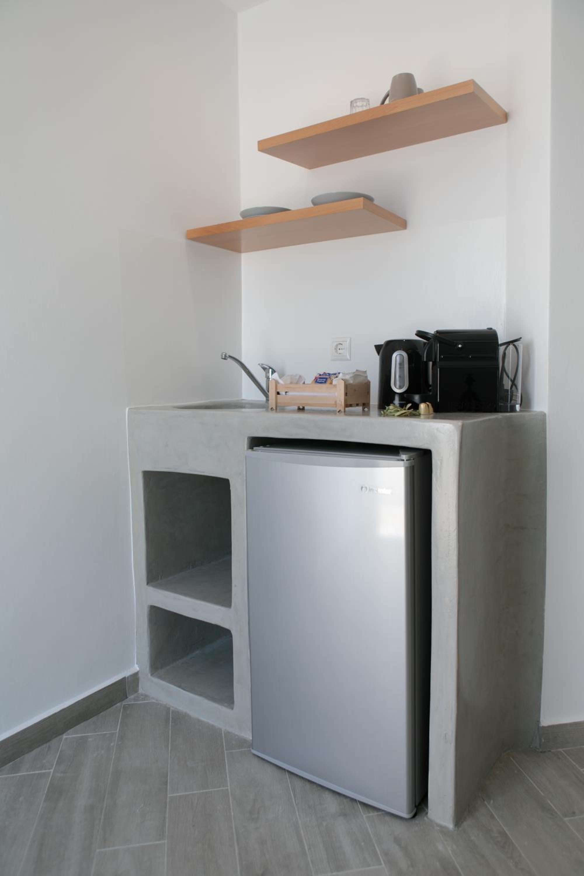 Iades Studios & Apartments