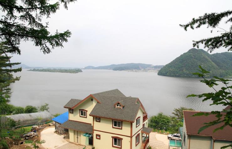 LaHoya Pension view 2