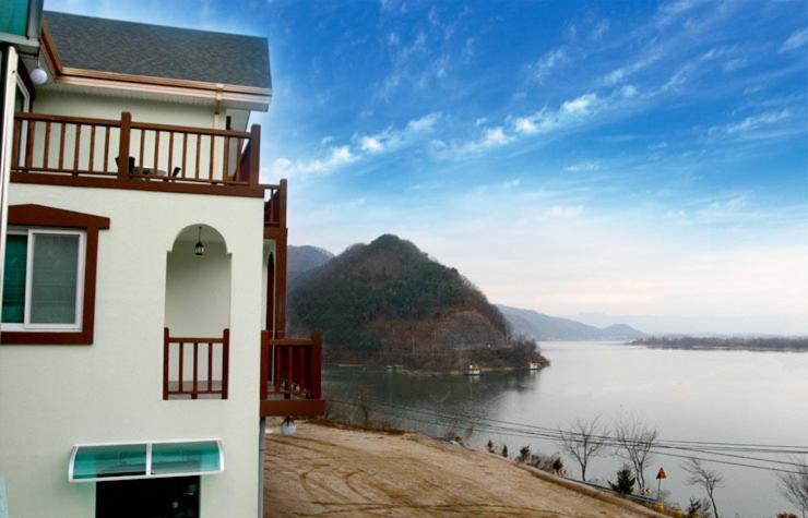 LaHoya Pension view 3