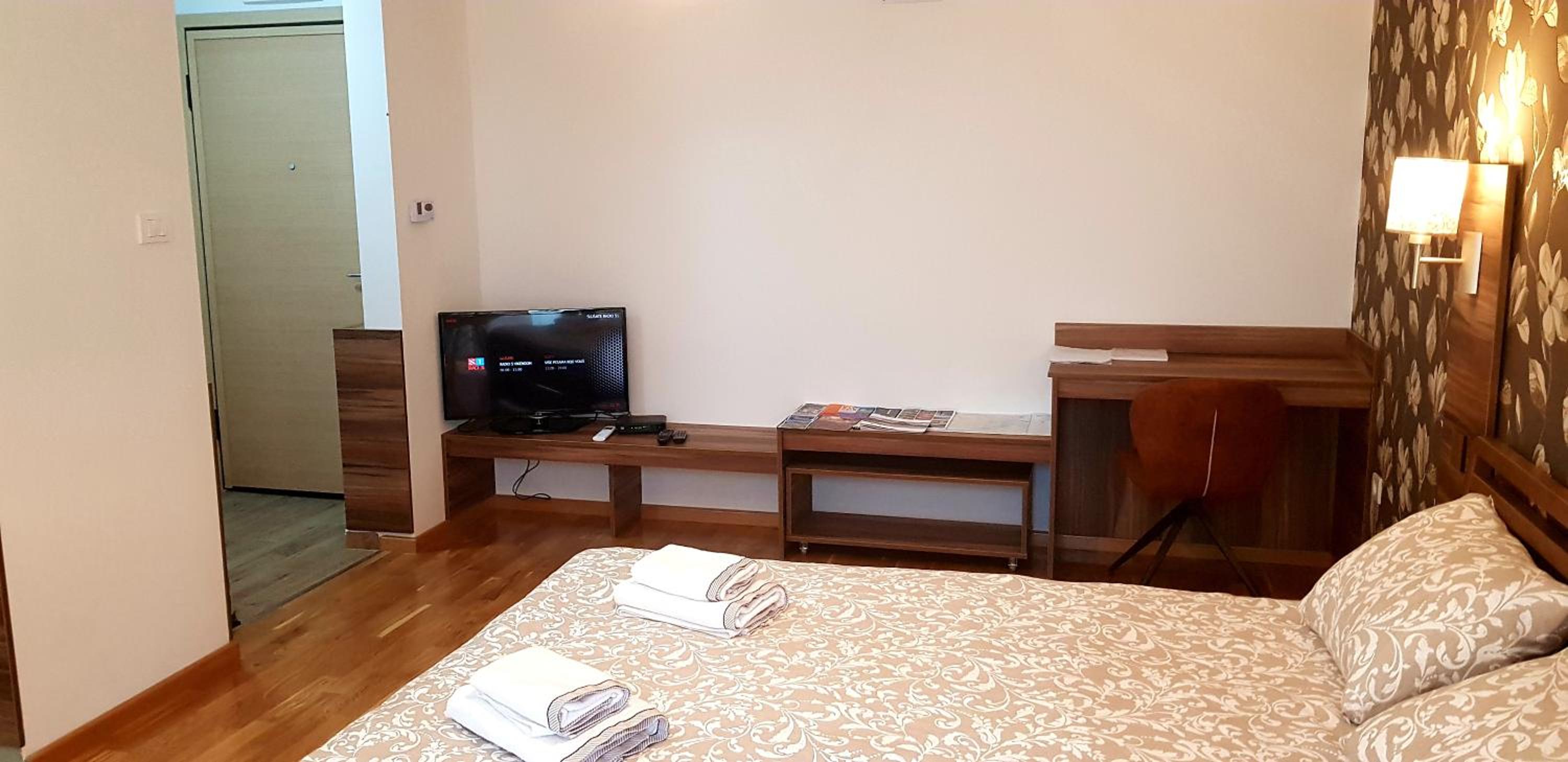 UKI-Modern apartment with parking view 2