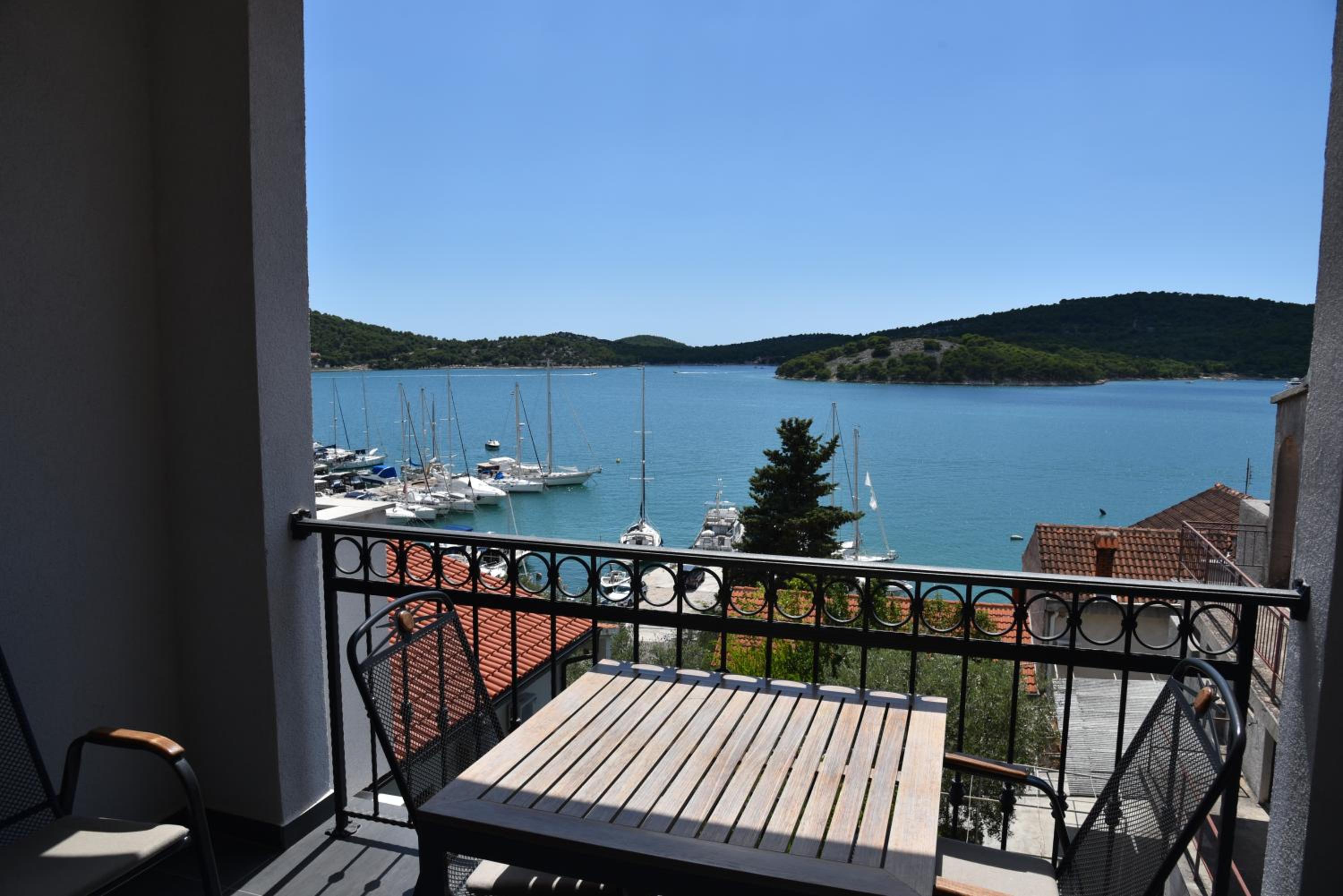 Villa Pina Apartment Evitos view 5