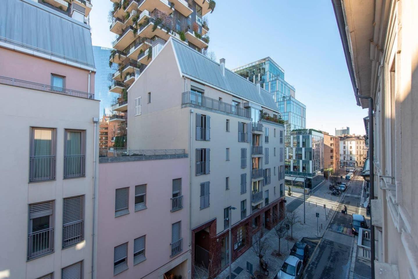 JOIVY 1BR Apt in Isola with Stunning View to Bosco Verticale