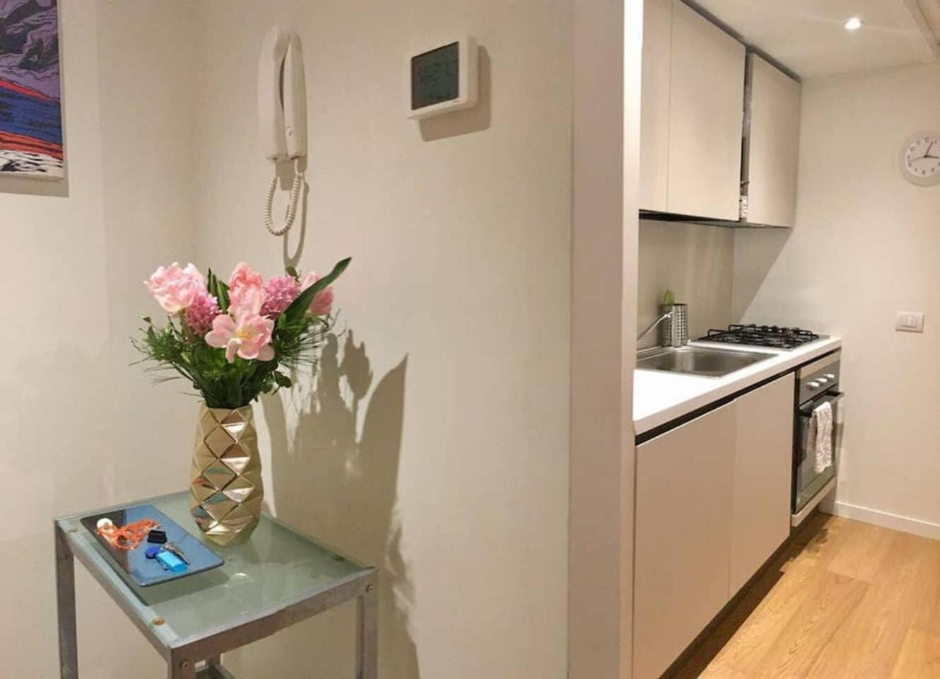 JOIVY 1BR Apt in Isola with Stunning View to Bosco Verticale