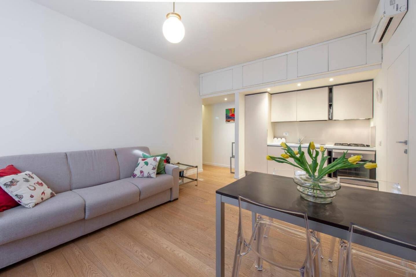 JOIVY 1BR Apt in Isola with Stunning View to Bosco Verticale