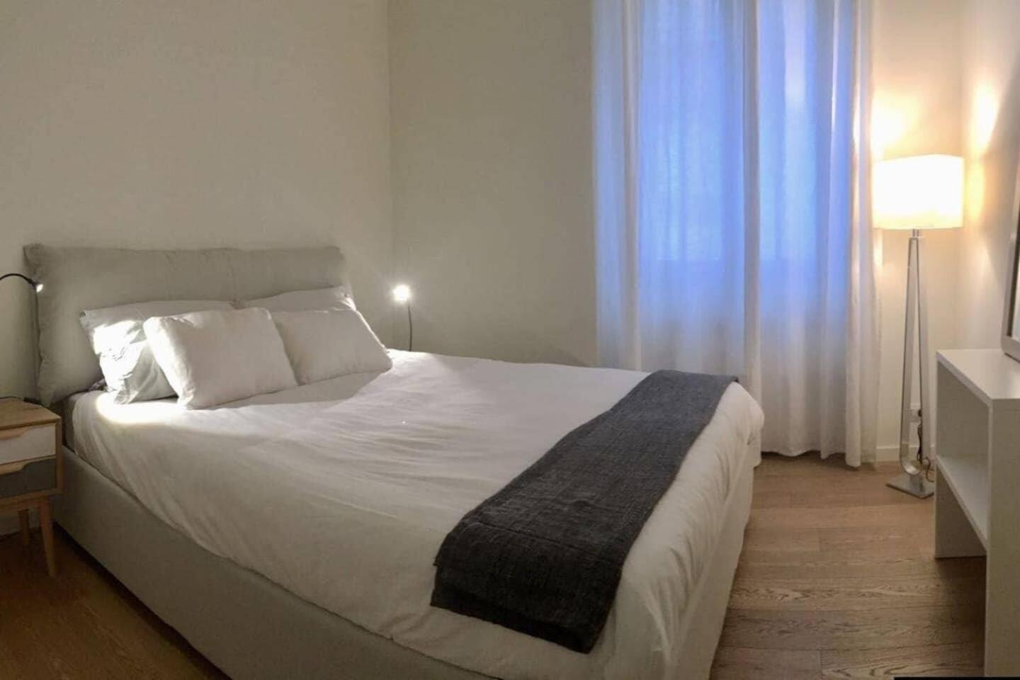 JOIVY 1BR Apt in Isola with Stunning View to Bosco Verticale