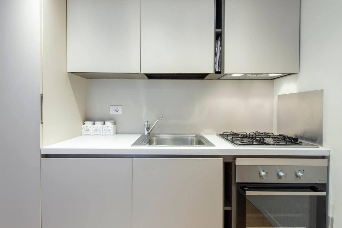 JOIVY 1BR Apt in Isola with Stunning View to Bosco Verticale
