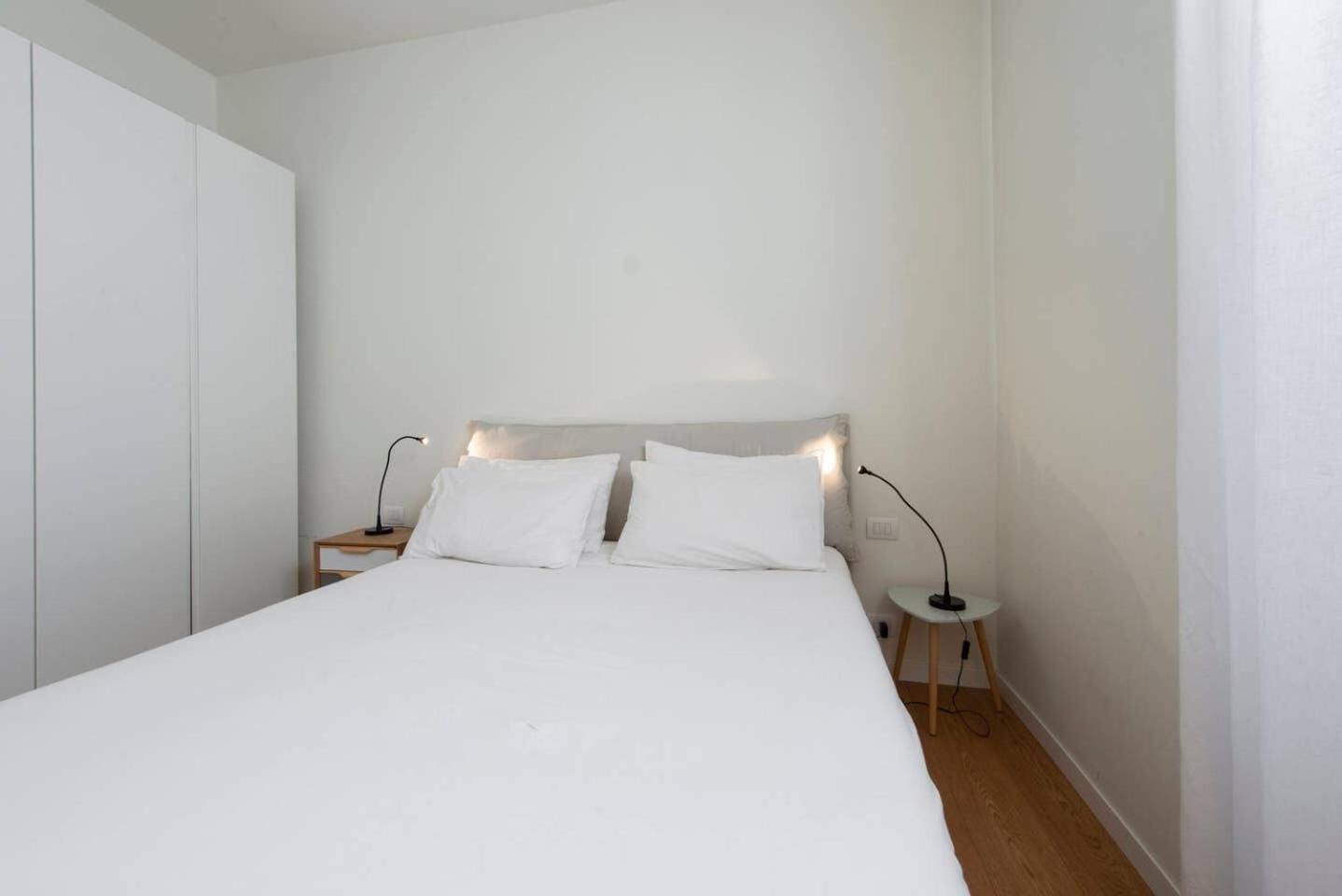 JOIVY 1BR Apt in Isola with Stunning View to Bosco Verticale