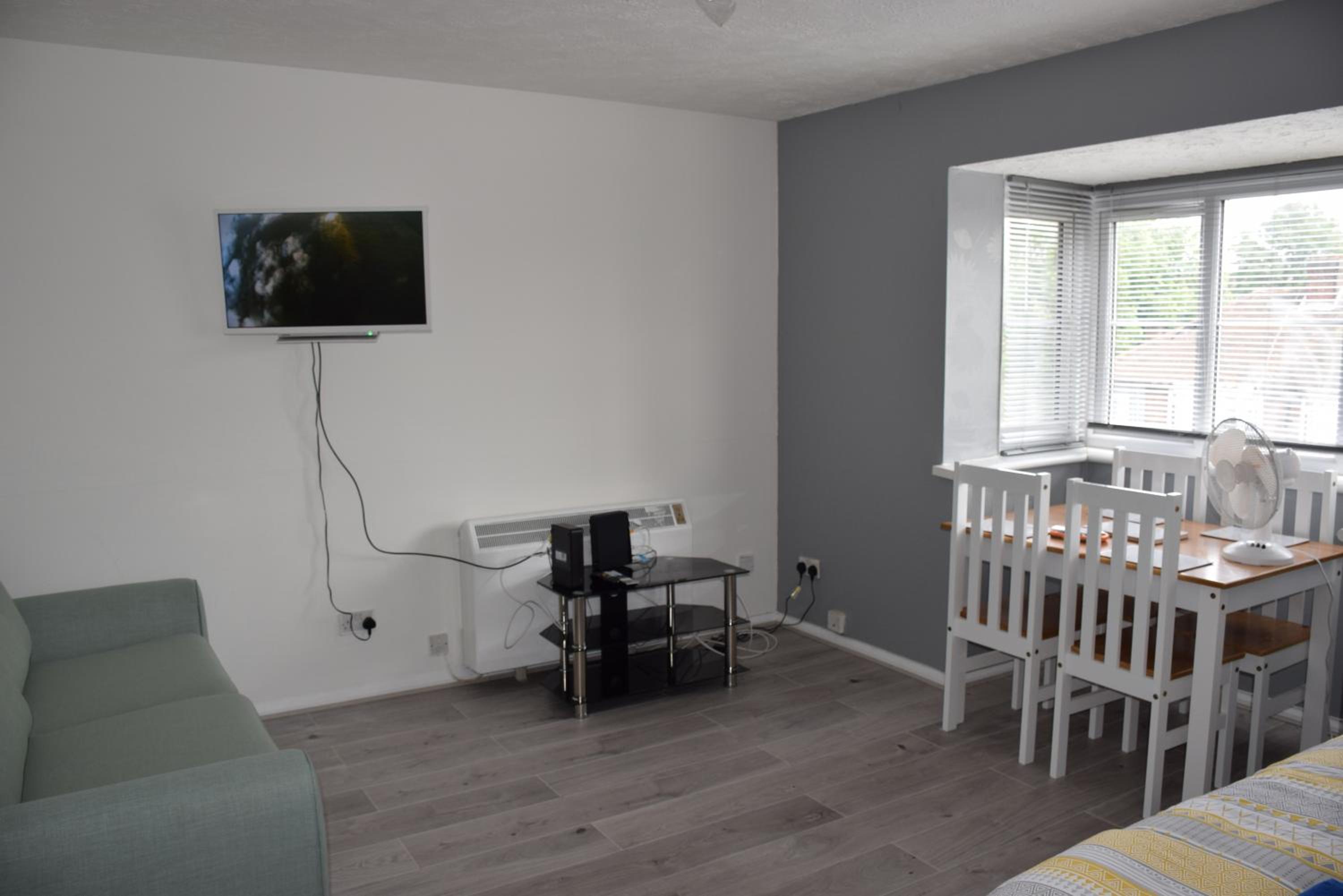 1 Bedroom Apartment Ponders End