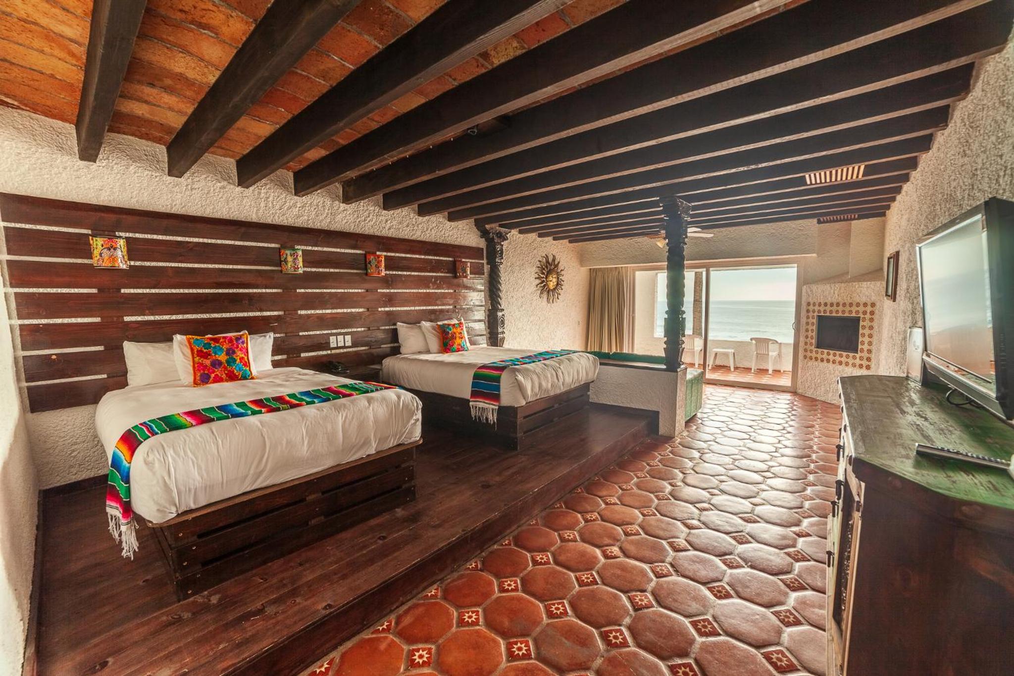 Las Rocas Resort & Spa