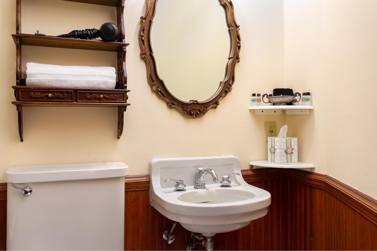 Cedar Crest Inn