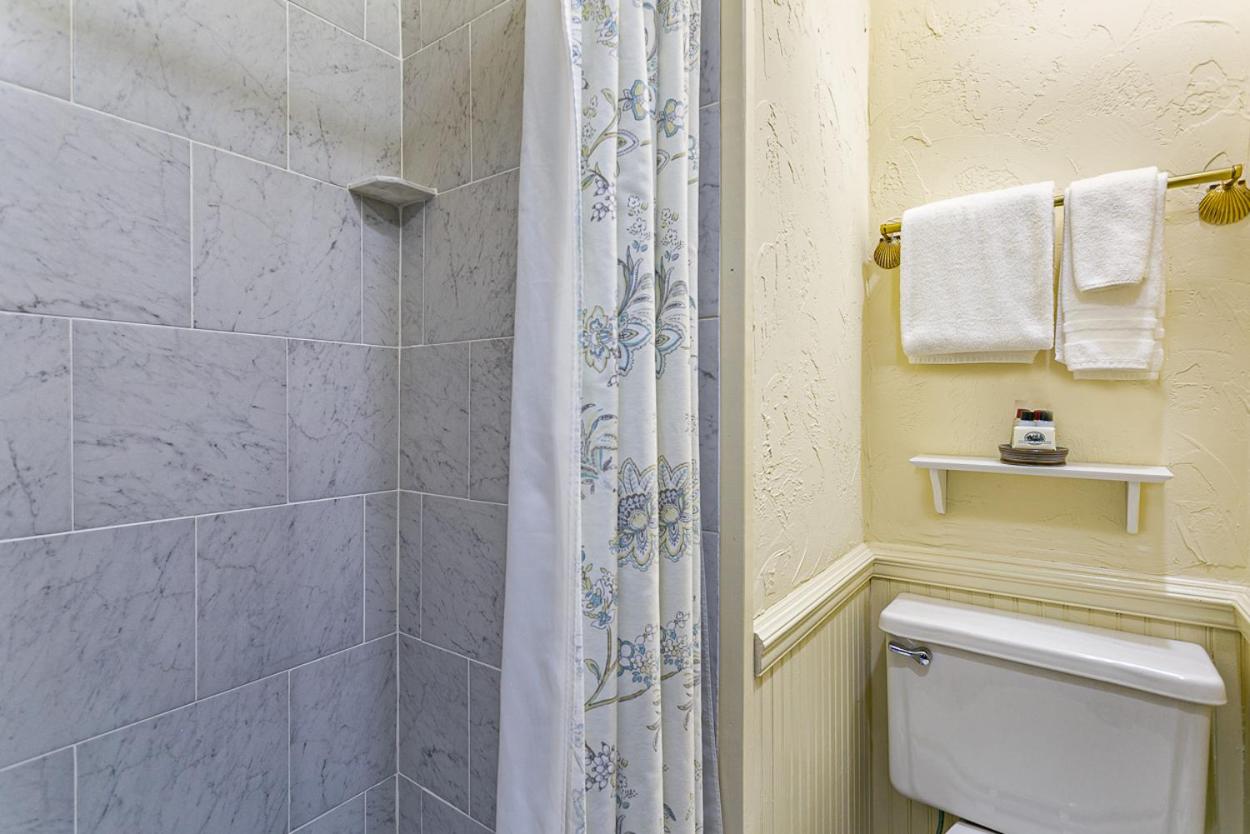 Cedar Crest Inn