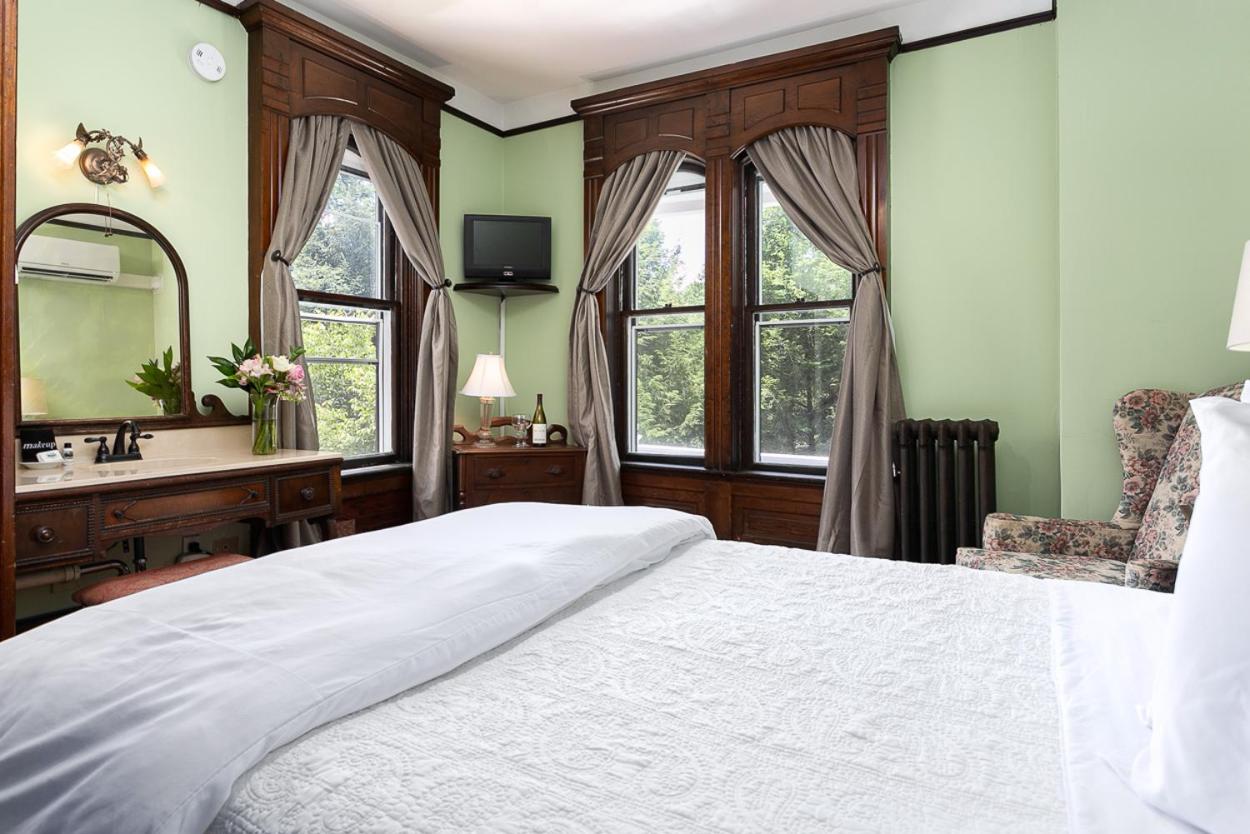 Cedar Crest Inn