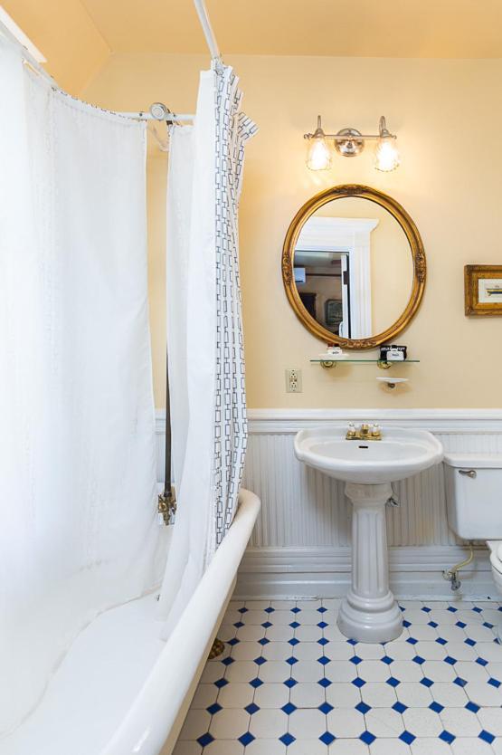 Cedar Crest Inn