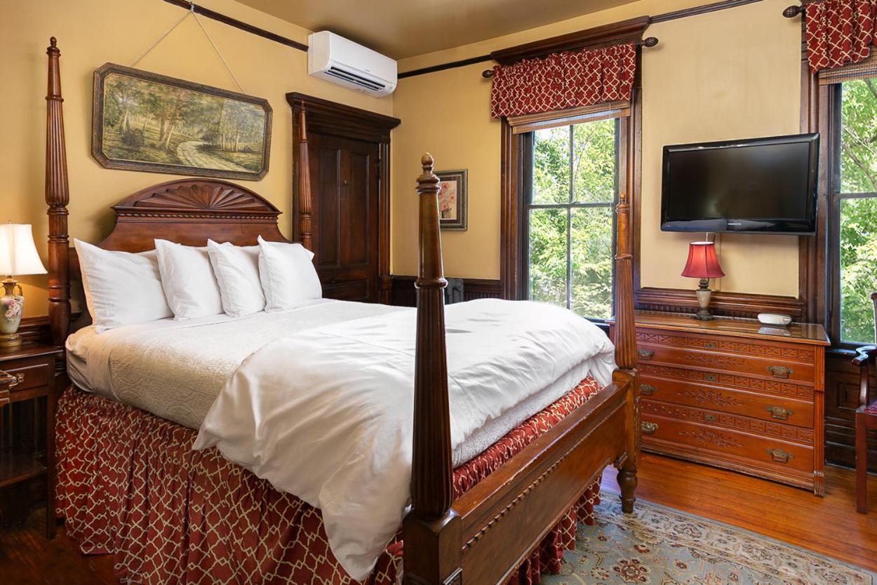Cedar Crest Inn