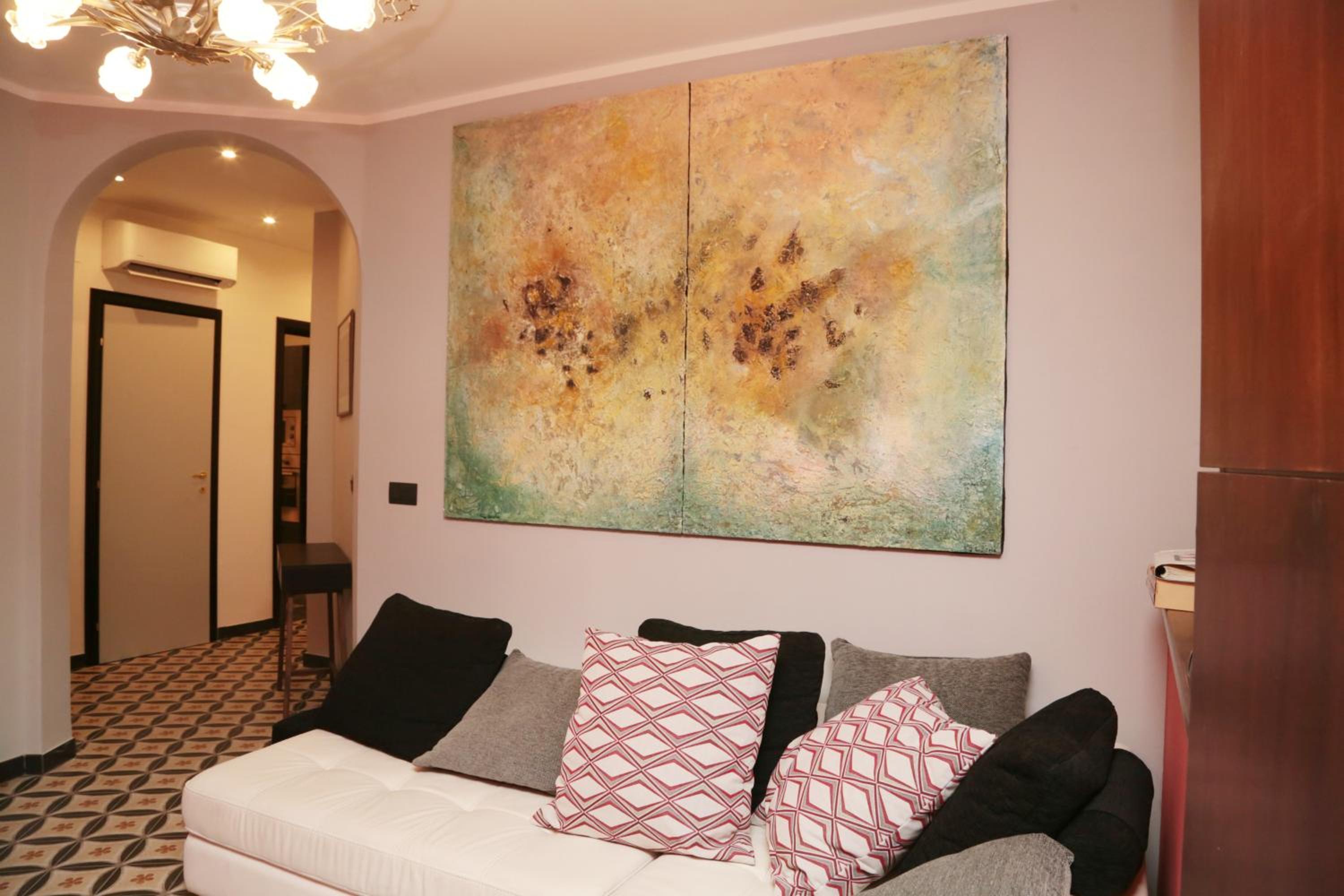 Jeans Luxury House view 4