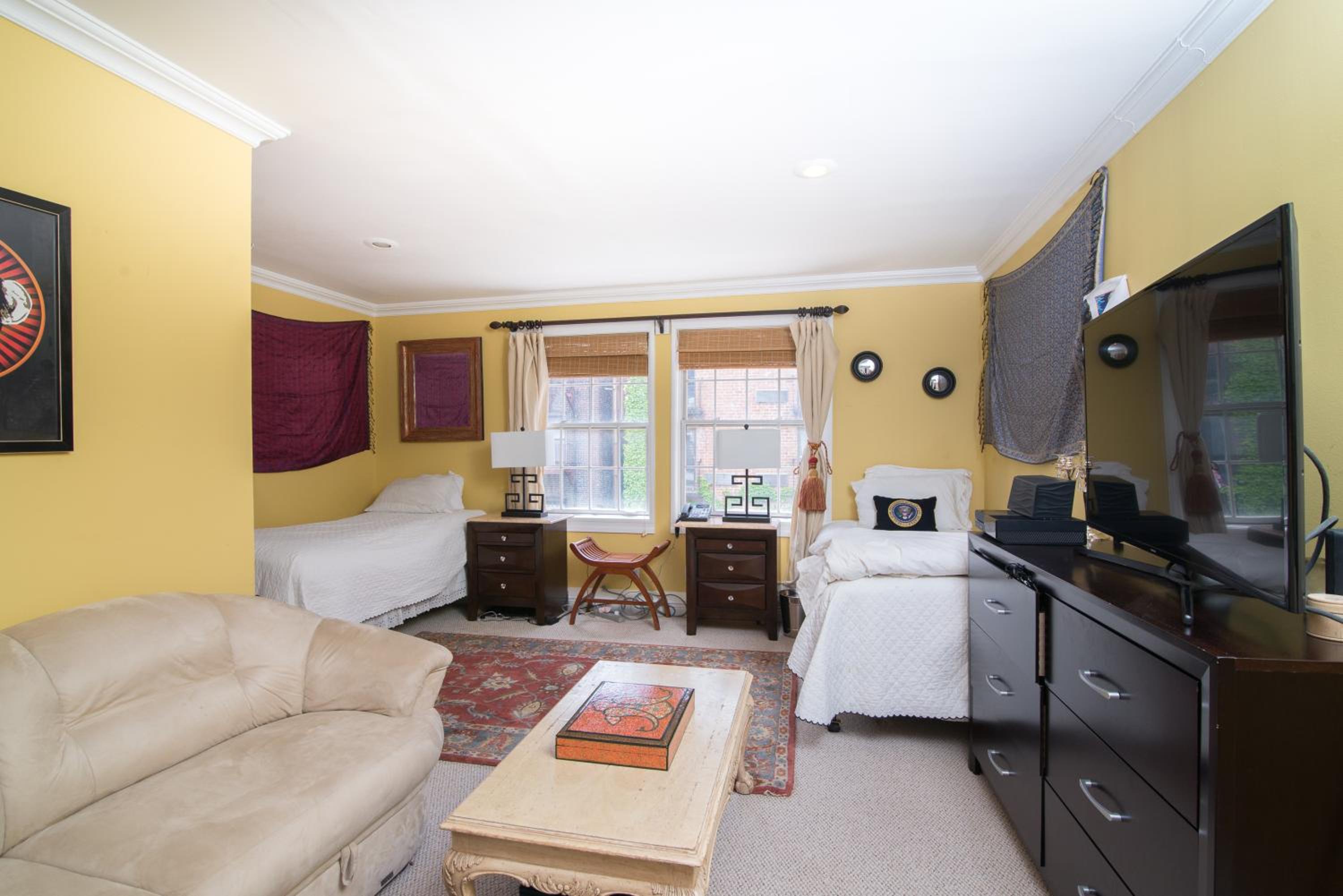 TOWNHOUSE 222