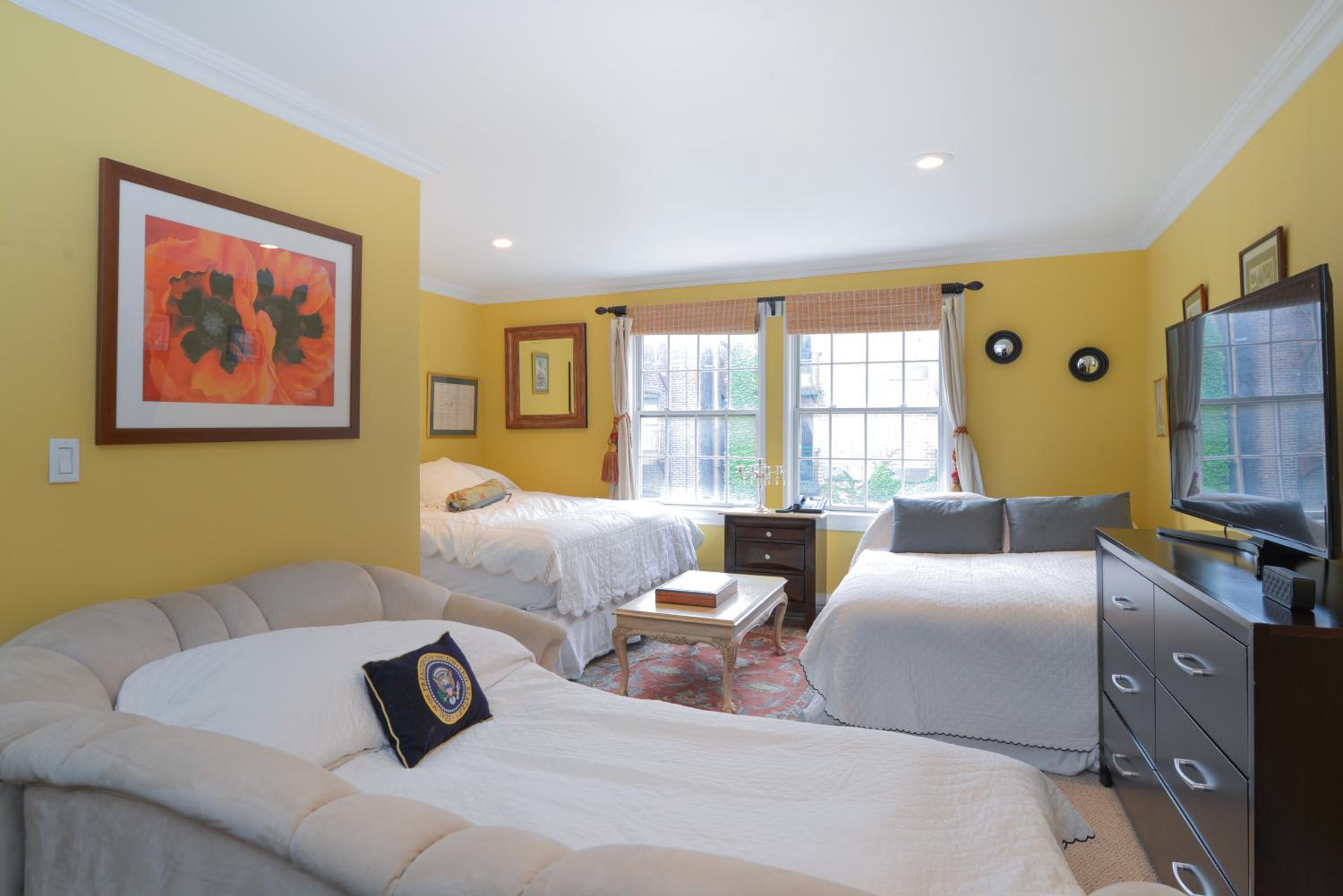 TOWNHOUSE 222