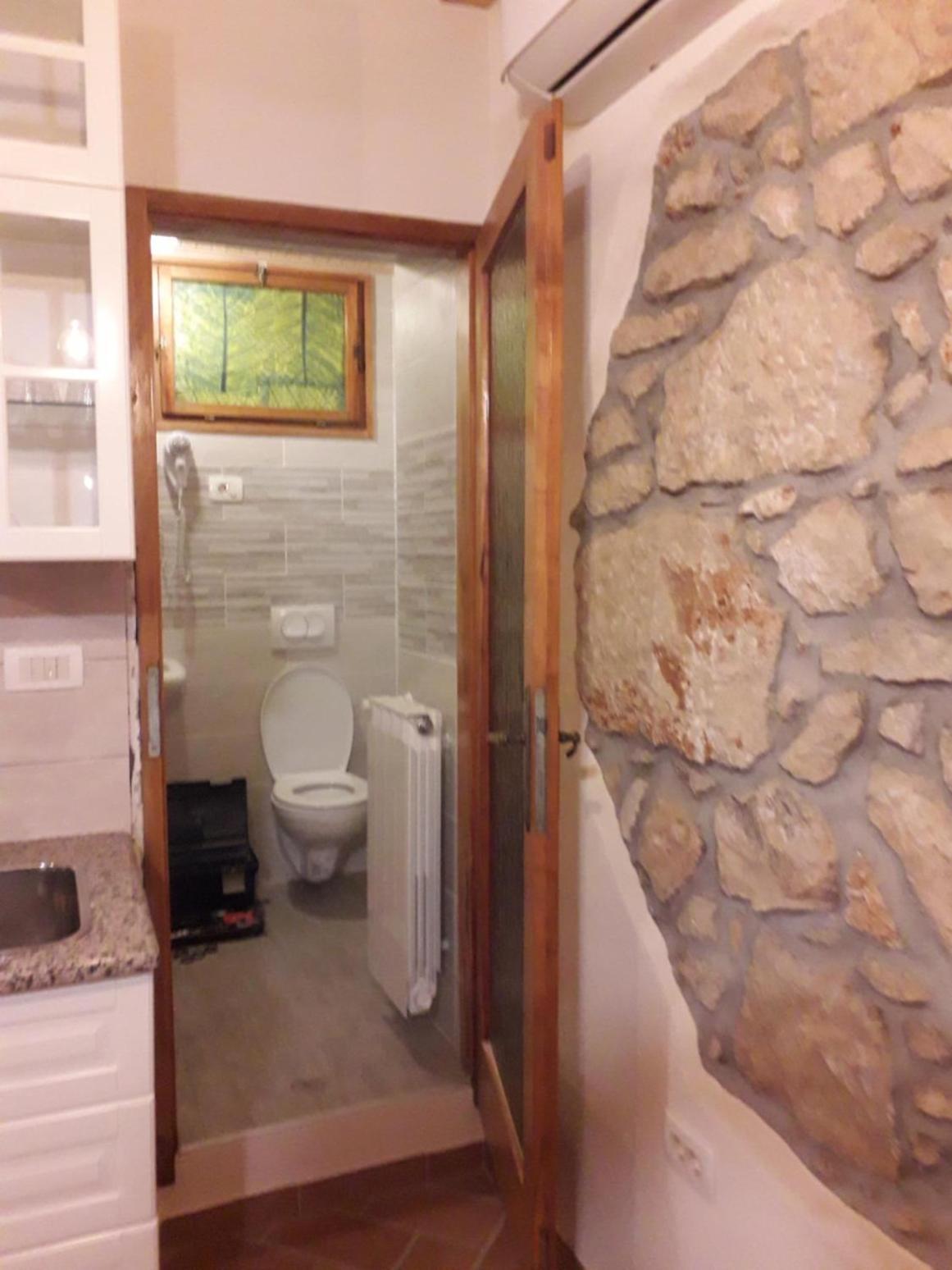 Apartments and Rooms Deskovic view 3