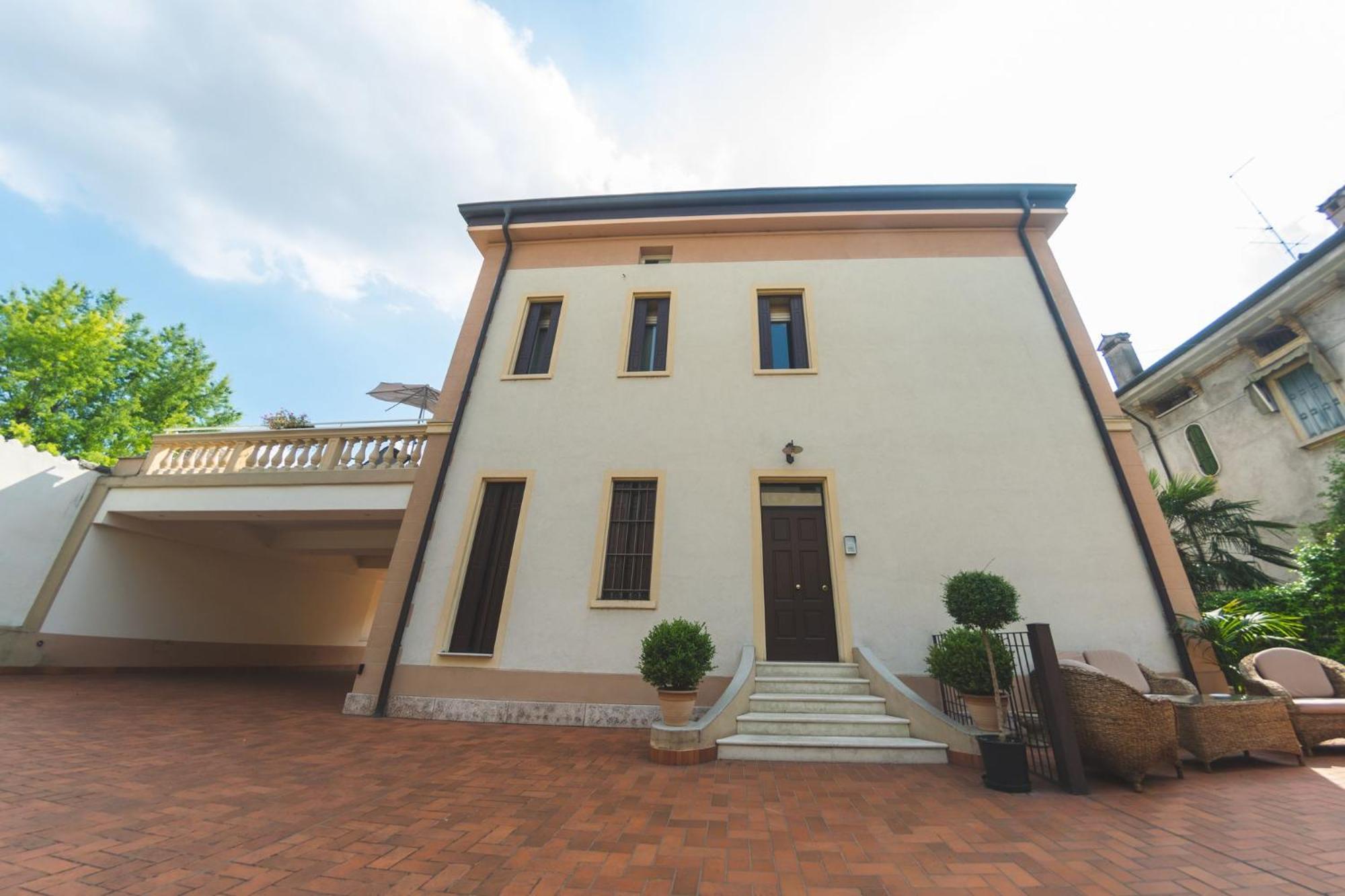Juliet House photo 1