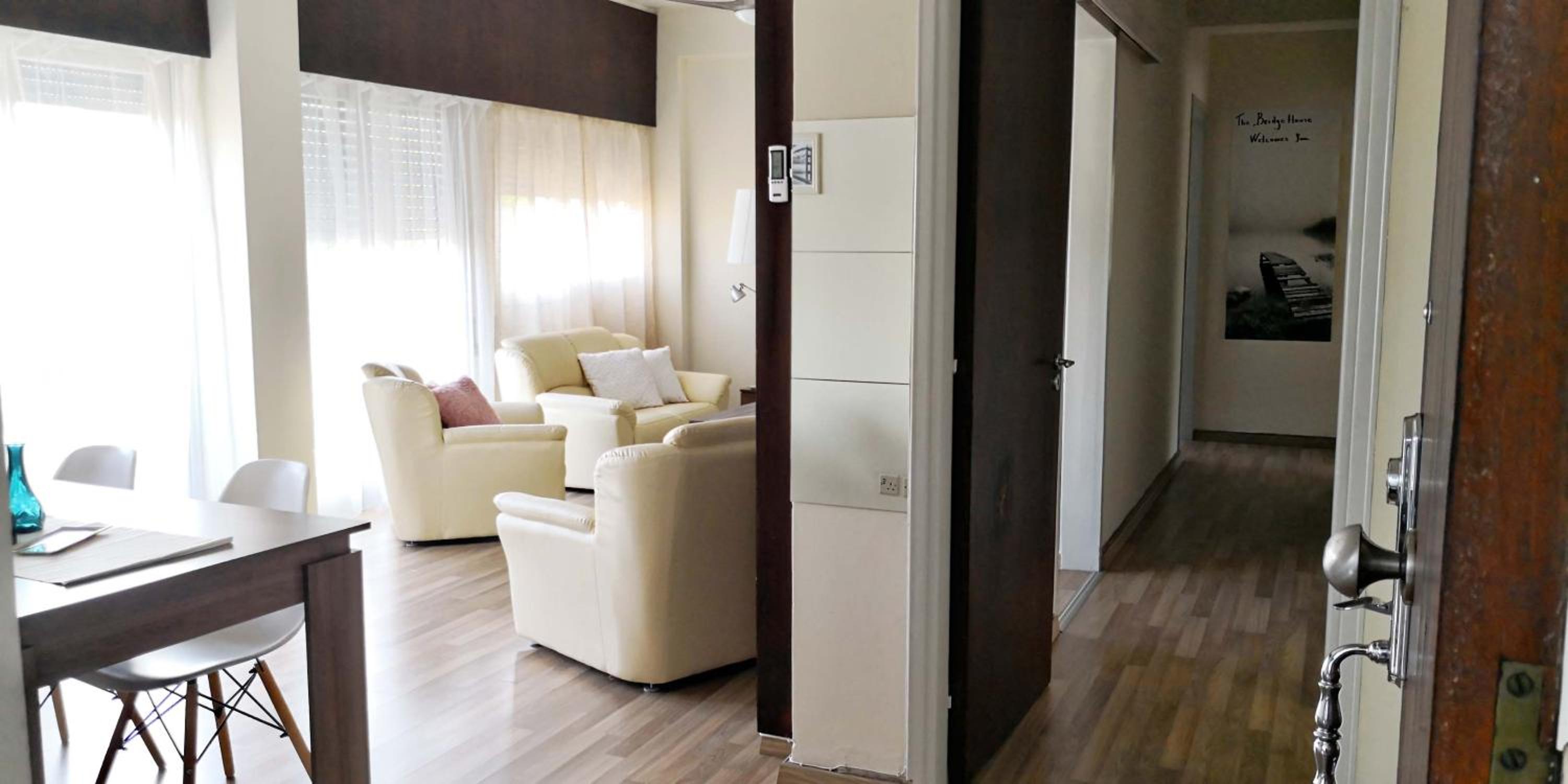 The Bridge-House Apartment