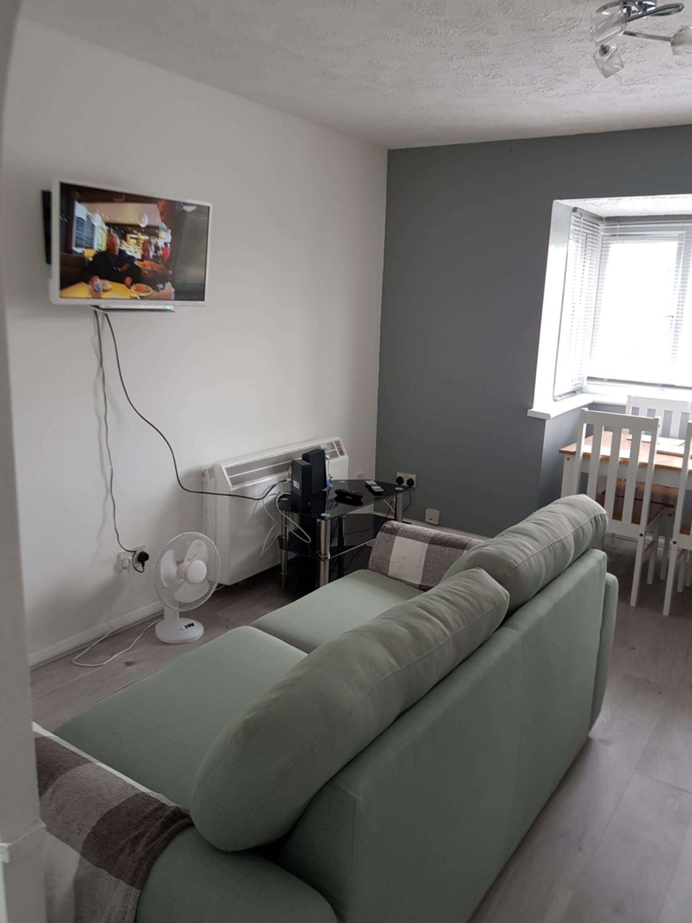 1 Bedroom Apartment Ponders End