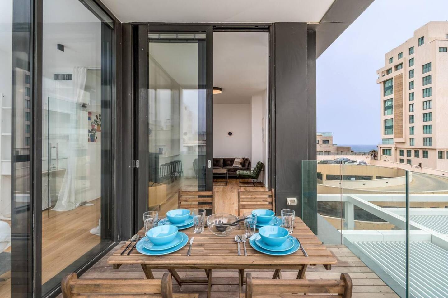 Front Beach in luxury Building Hayarkon 29 view 5