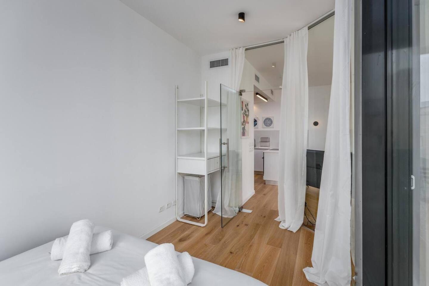 Front Beach in luxury Building Hayarkon 29 view 3