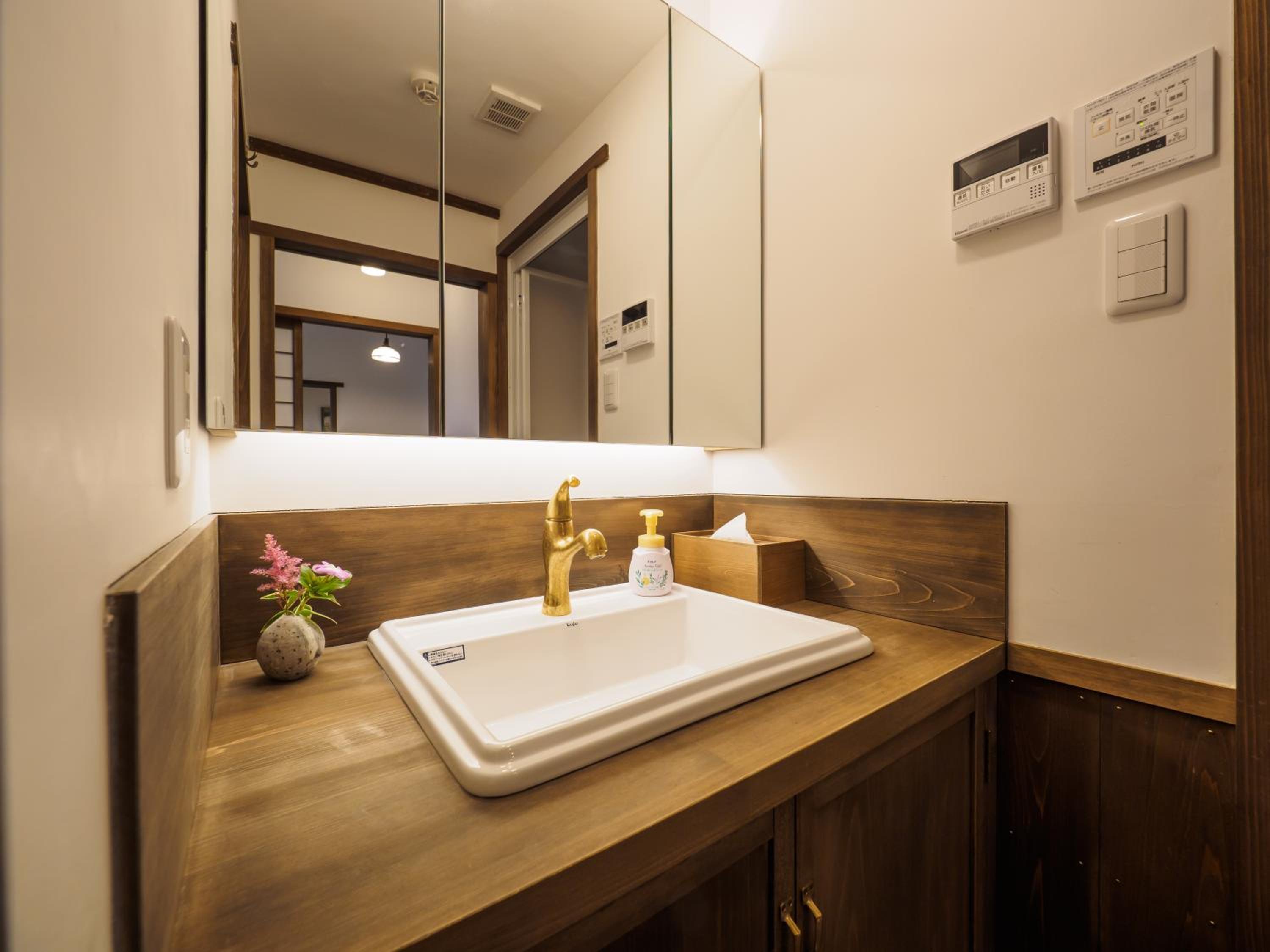 Inase Otsu Machiya Bed and Breakfast