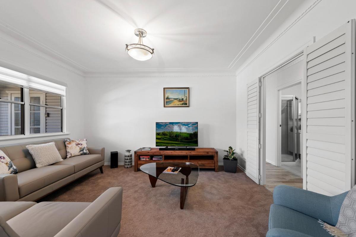 Viola House view 4
