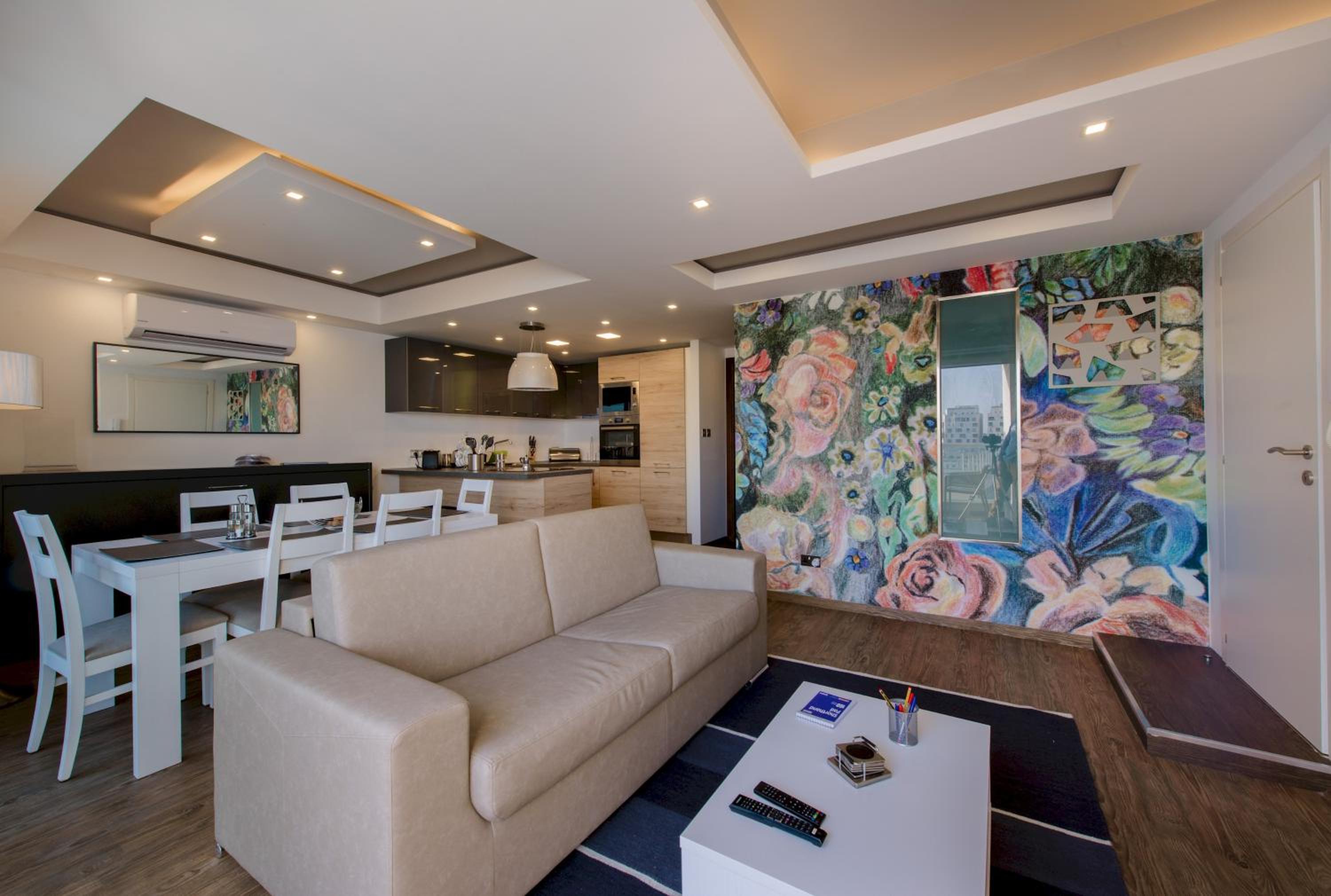 Stylish Seaview Apartment In a Prime Location view 2