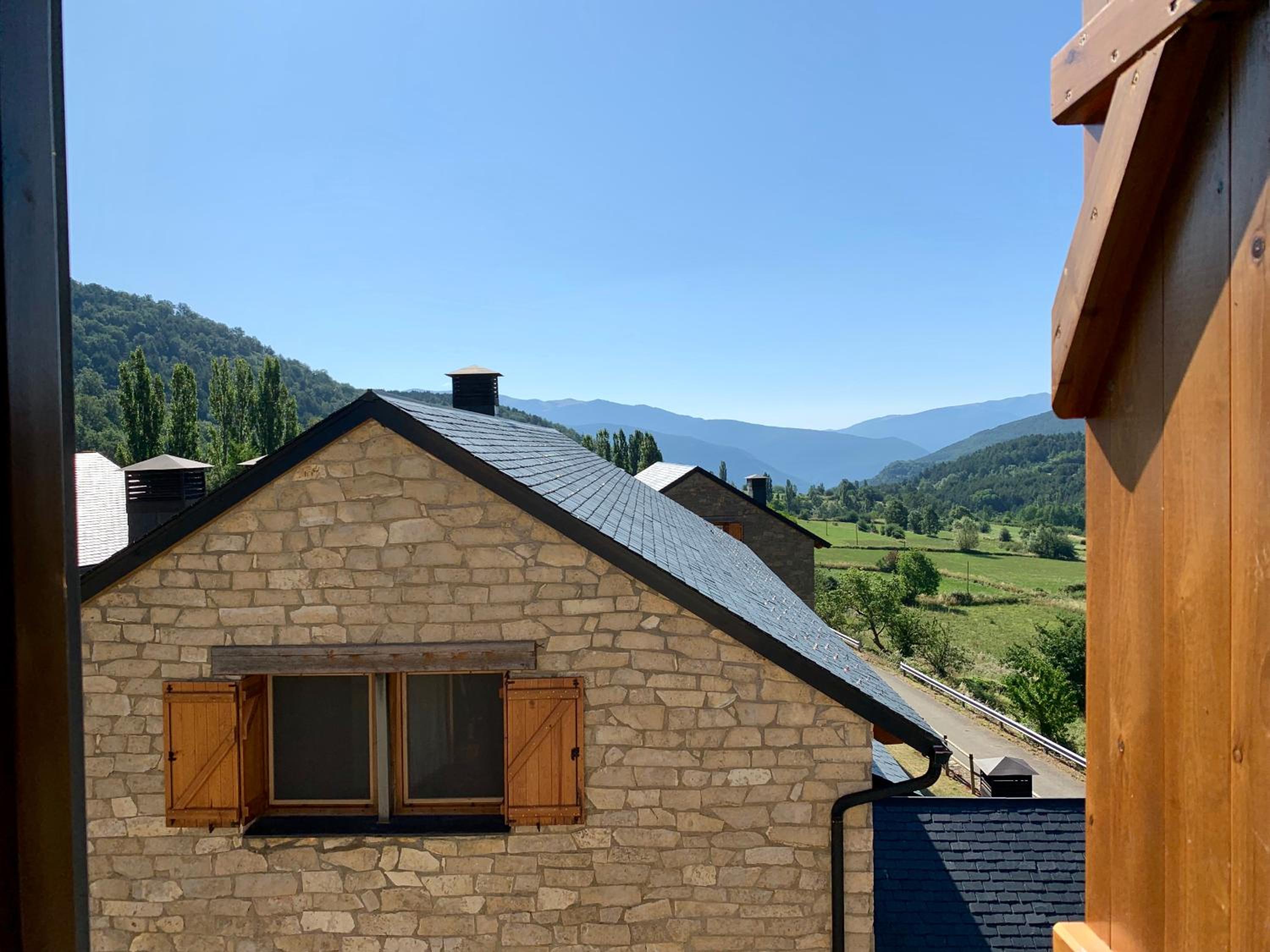 Casa Mya. A Modern Duplex in the Spanish Pyrenees view 3
