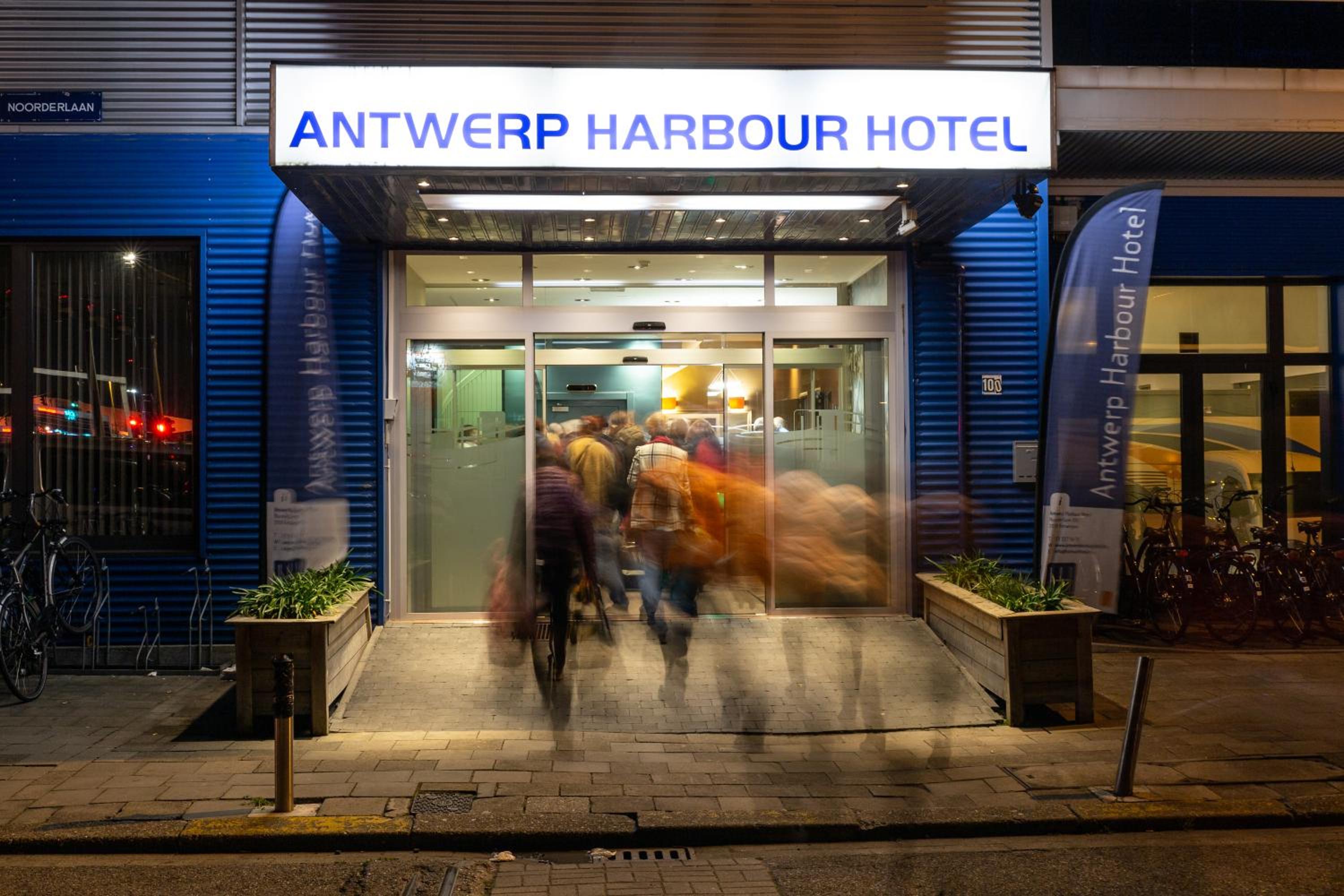 Hotel Antwerp Harbour Hotel - Image 1