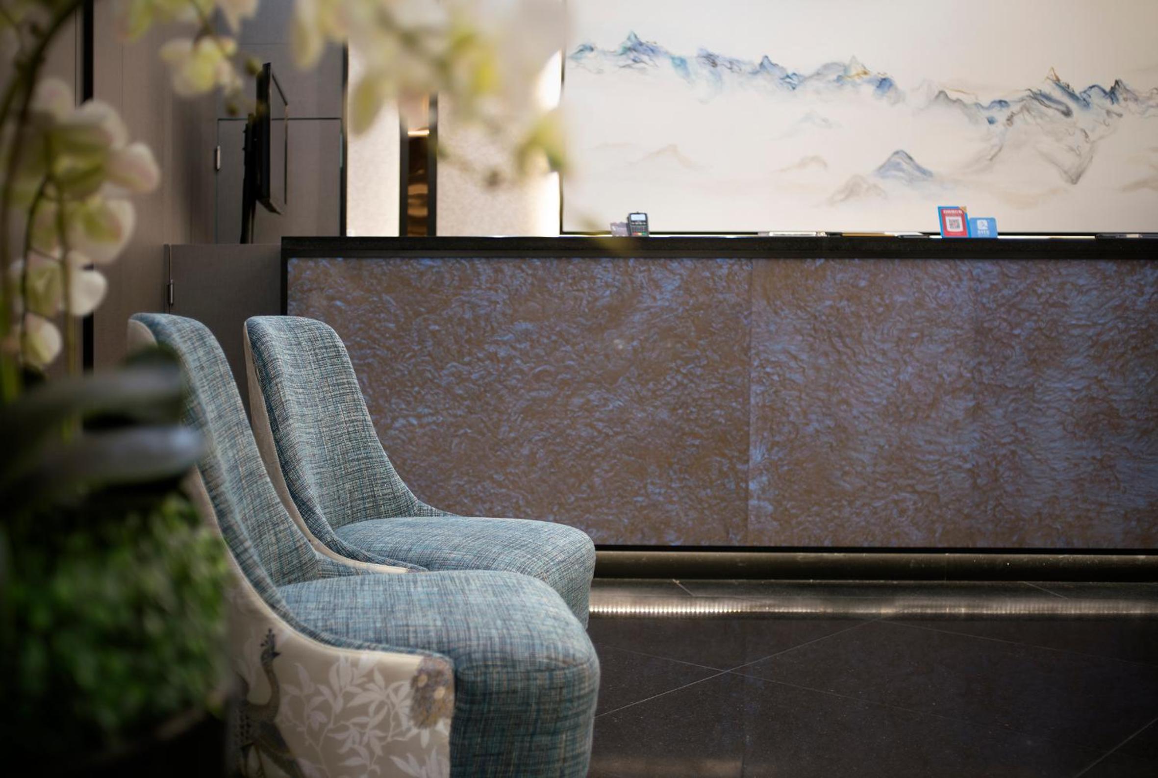 V Hotel Lavender - Image 4