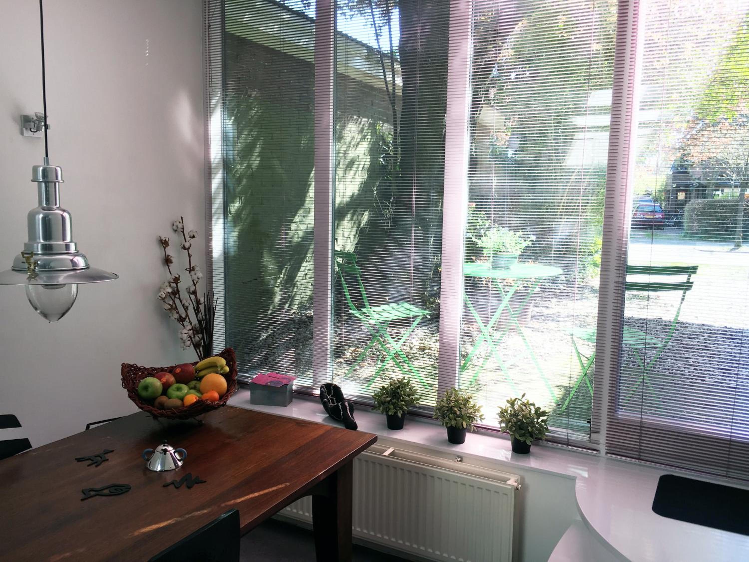 Bed & Office 050 view 3