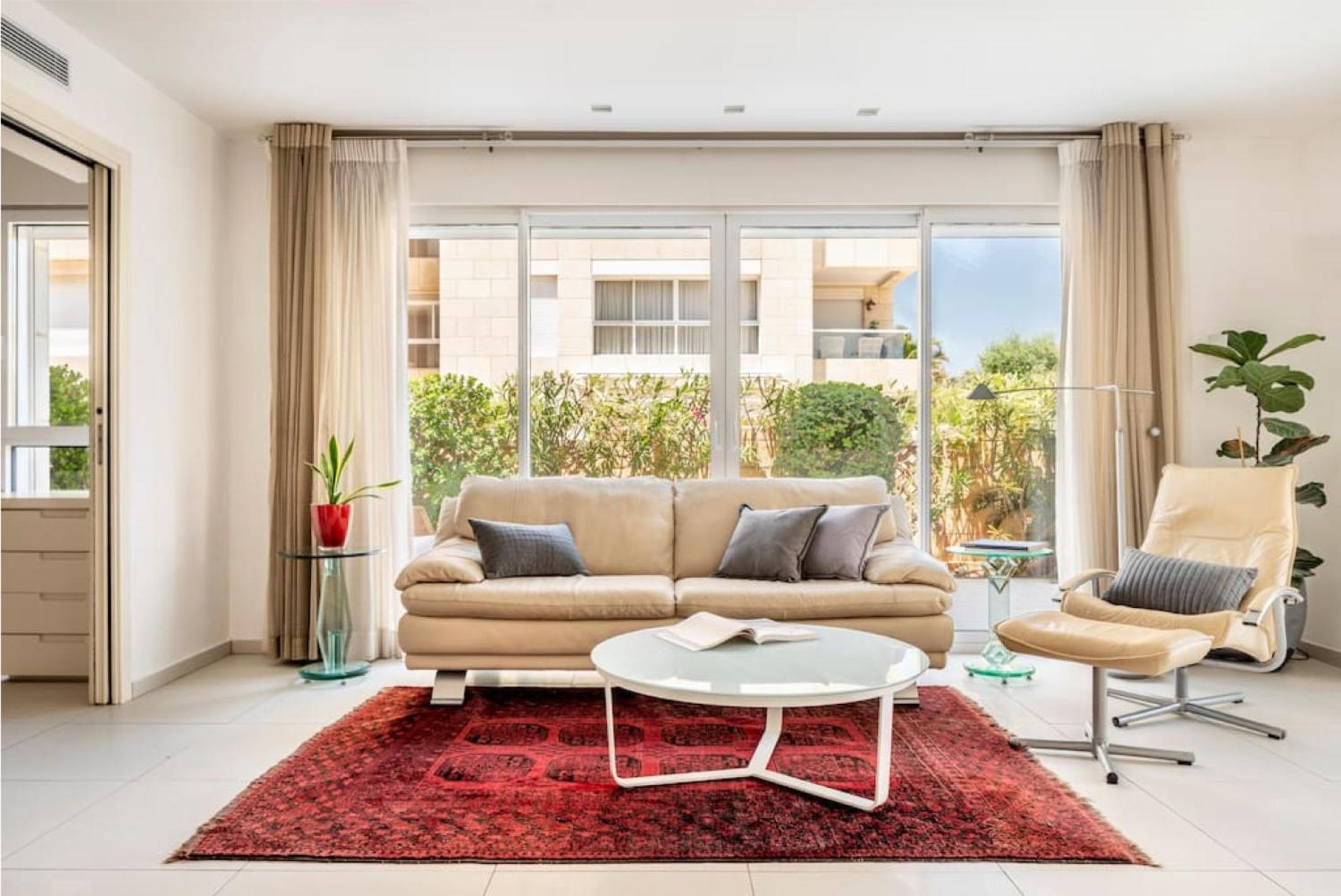 Garden Apartment Herzliya Marina. Pool & Gym view 2
