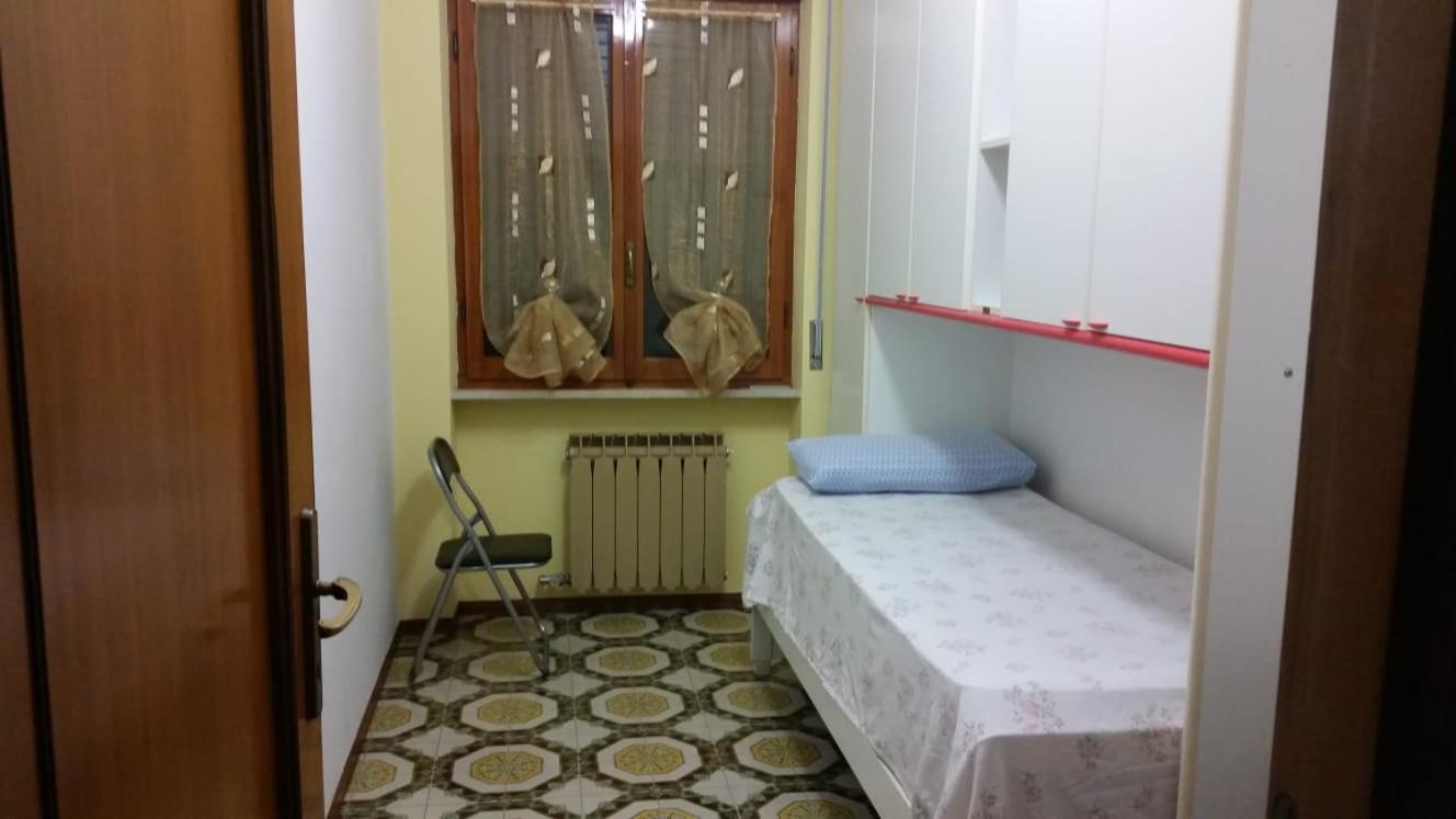 Appartamento Vacanza en Torre deʼ Passeri — hotel room