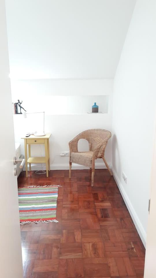 Modern Cosy Flat with Terrace in Campo de Ourique. view 2