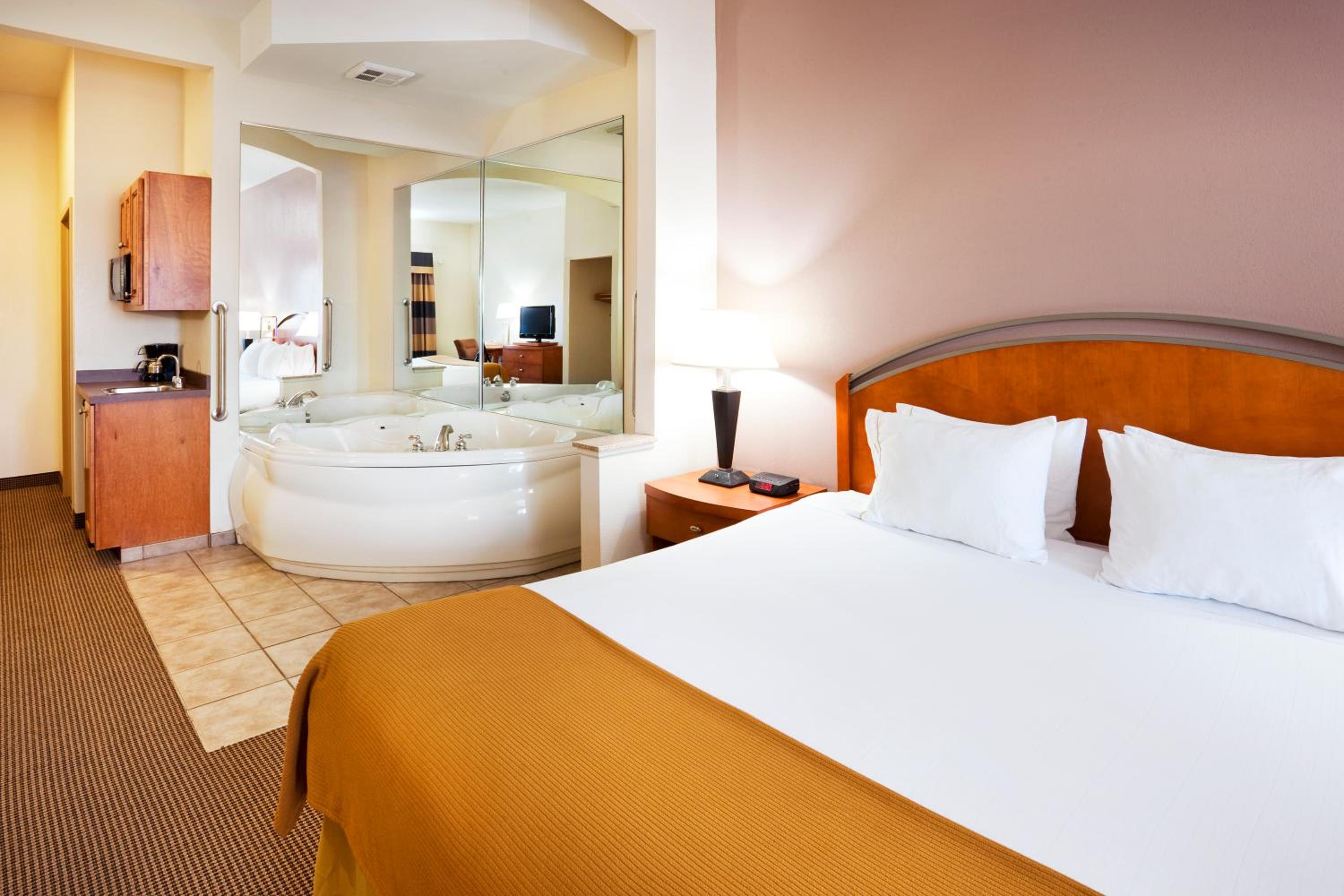Miscellaneous Market Vacations - Holiday Inn Express Forest City, an IHG Hotel - Property Image 2